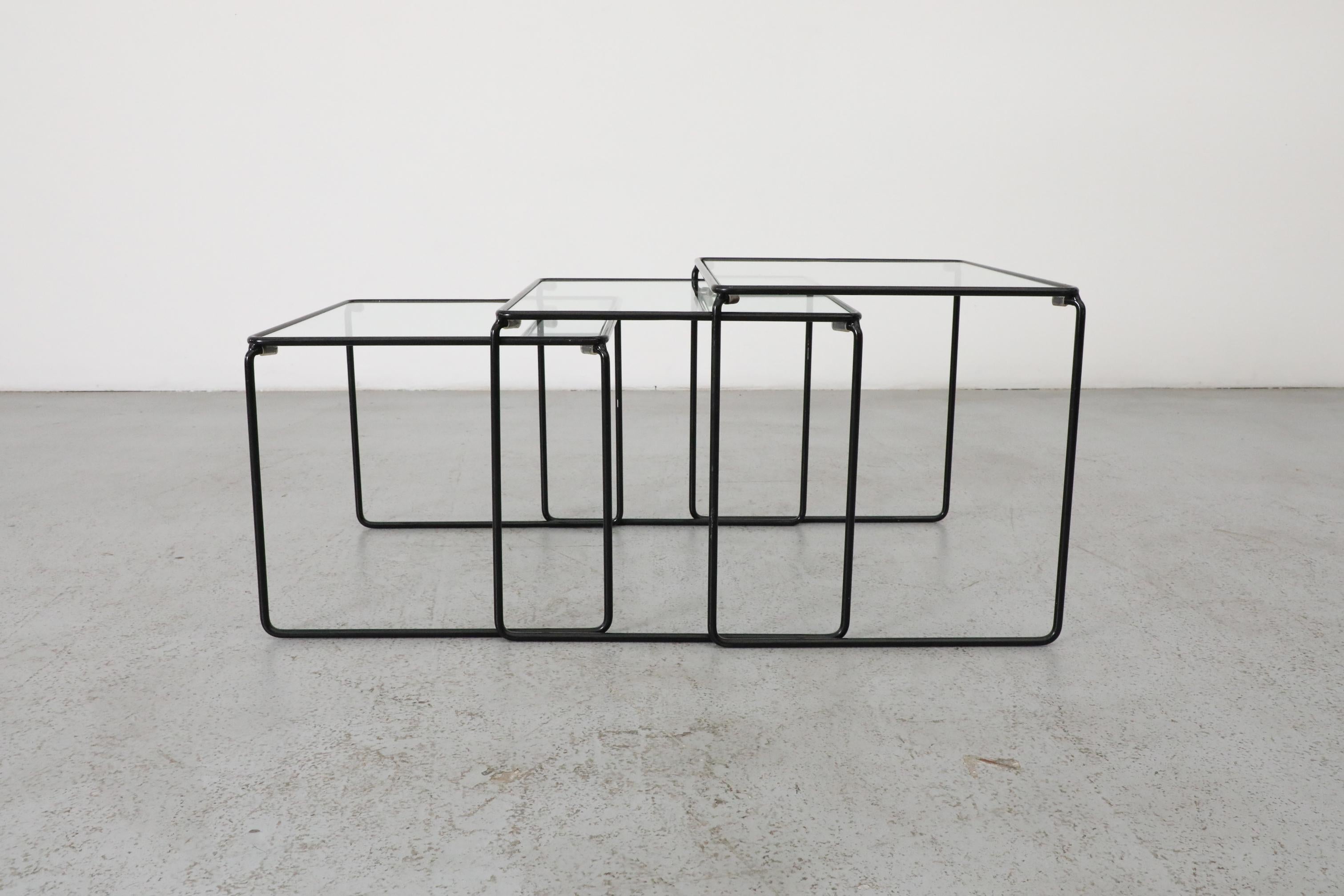 Juego de 3 Mesas Nido Minimalistas Estilo Bauhaus/Breuer con Alambre y Cristal Negros en venta 1