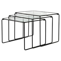 Ensemble de 3 tables gigognes minimalistes de style Bauhaus/Breuer avec fil métallique noir et verre