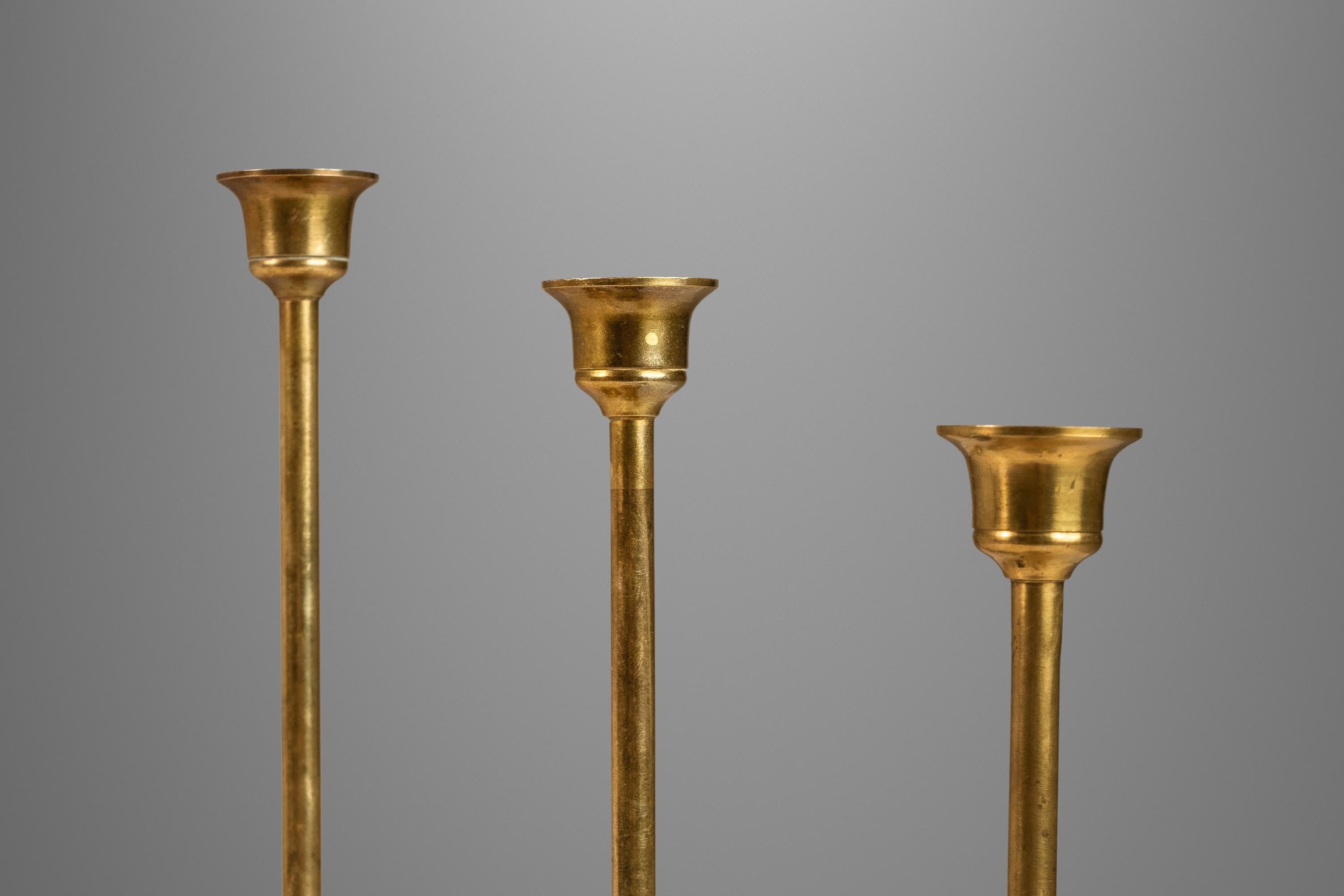 Set of 3 Bauhaus Graduated Brass Tulip-Shaped Candlestick Holders, USA, c. 1960s For Sale 5