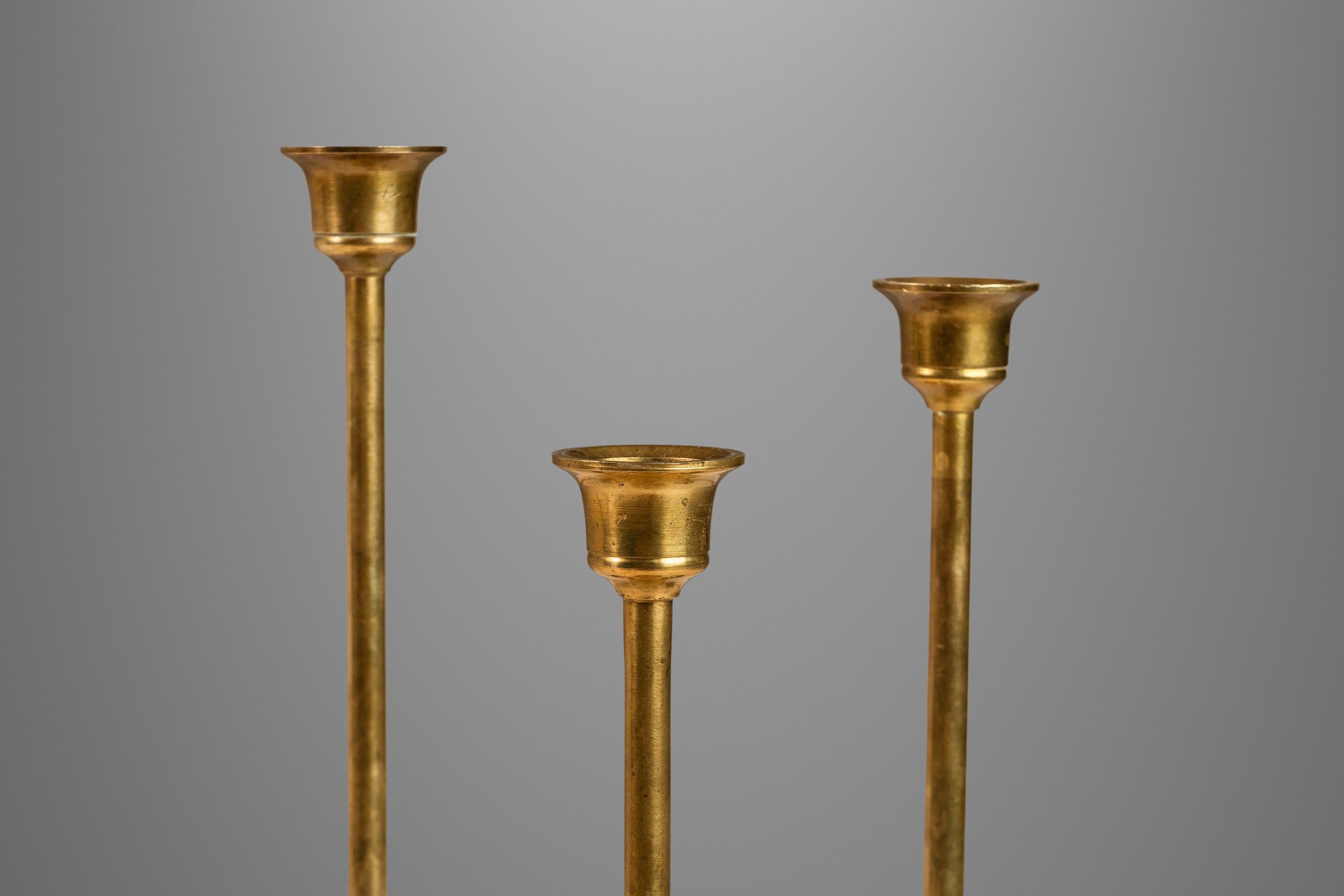 Set of 3 Bauhaus Graduated Brass Tulip-Shaped Candlestick Holders, USA, c. 1960s For Sale 6