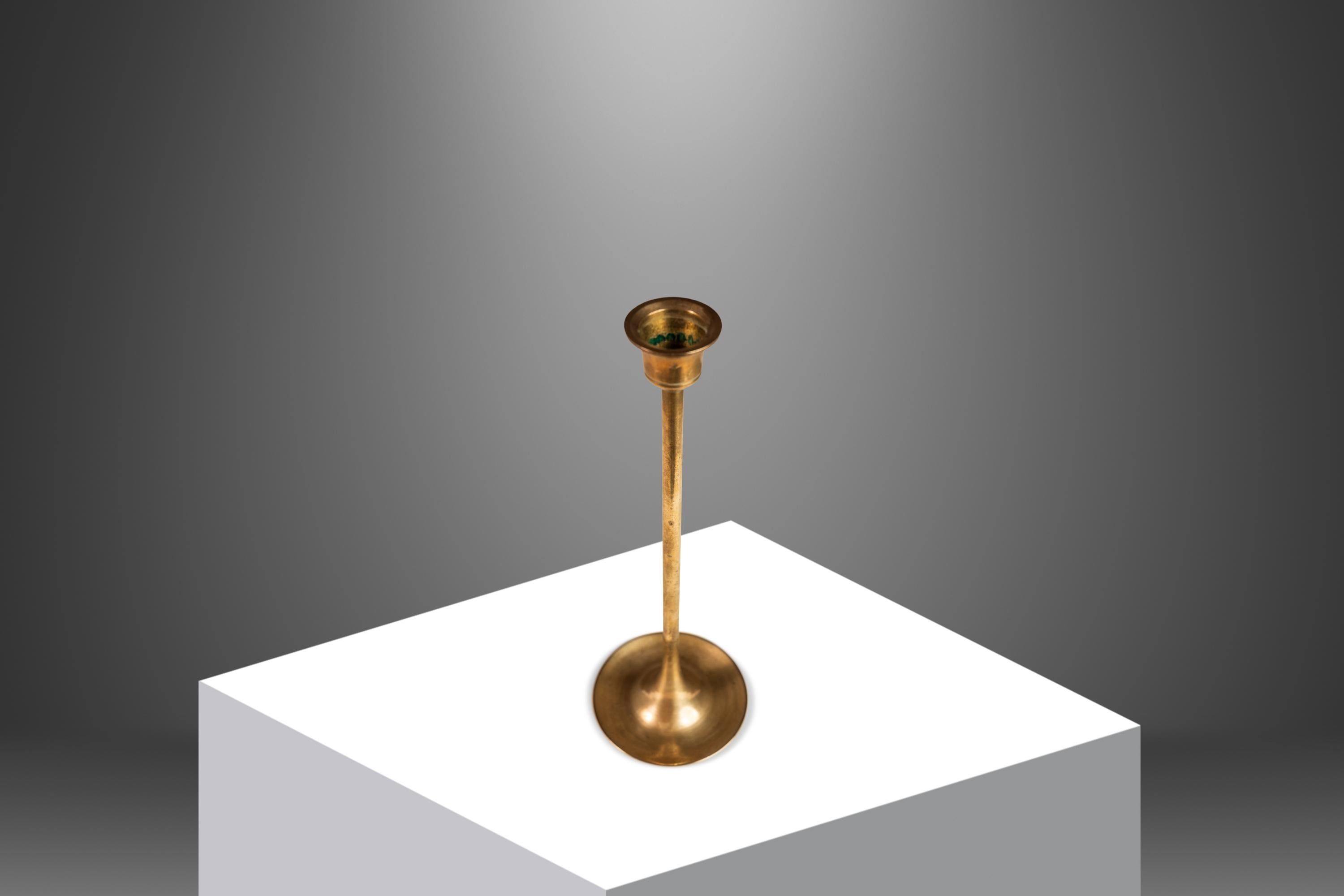 Set of 3 Bauhaus Graduated Brass Tulip-Shaped Candlestick Holders, USA, c. 1960s In Good Condition For Sale In Deland, FL