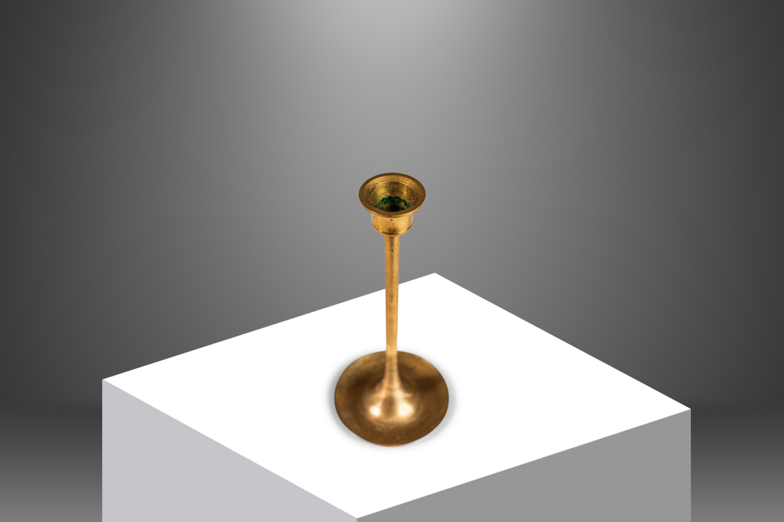Mid-20th Century Set of 3 Bauhaus Graduated Brass Tulip-Shaped Candlestick Holders, USA, c. 1960s For Sale