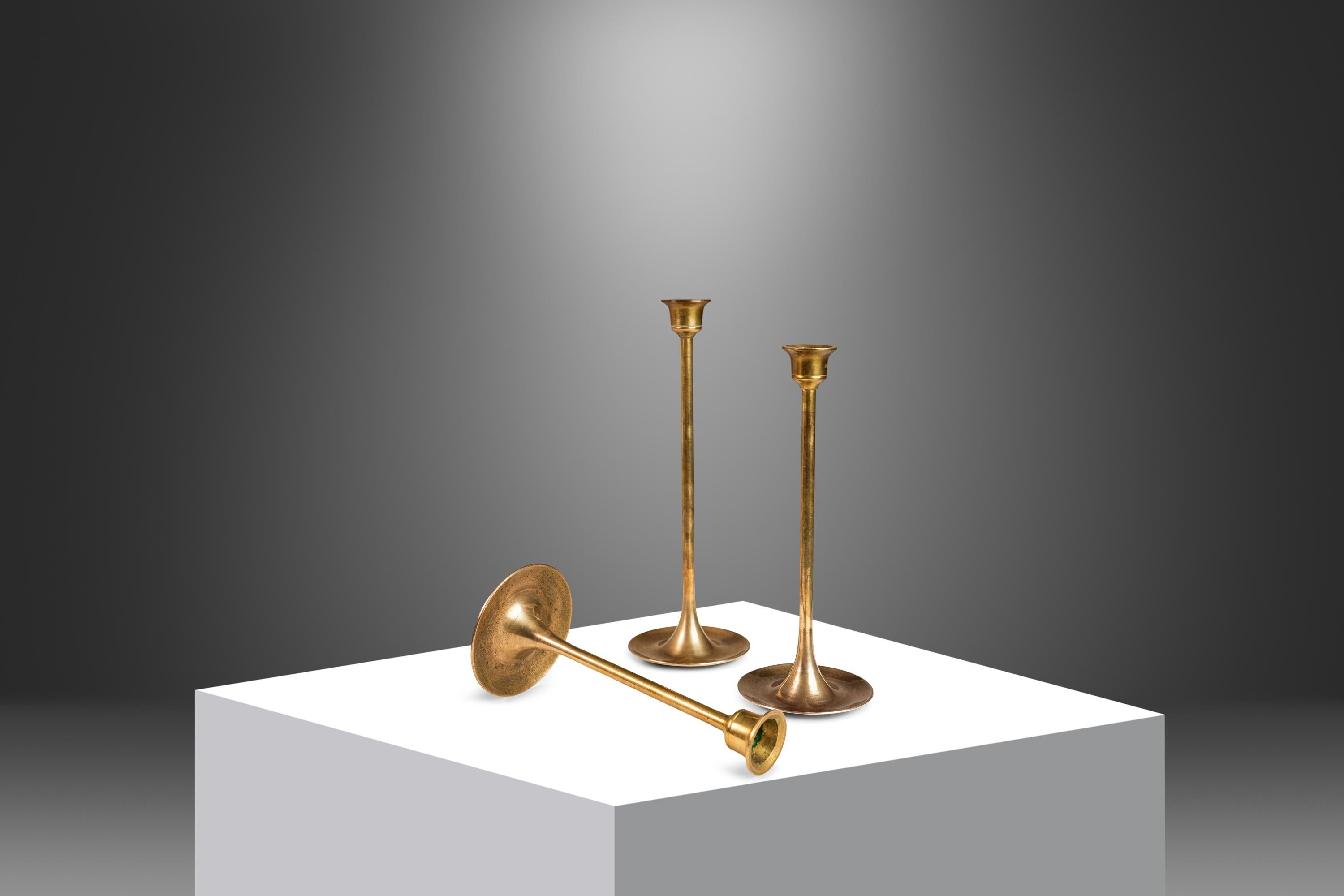 Set of 3 Bauhaus Graduated Brass Tulip-Shaped Candlestick Holders, USA, c. 1960s For Sale 2
