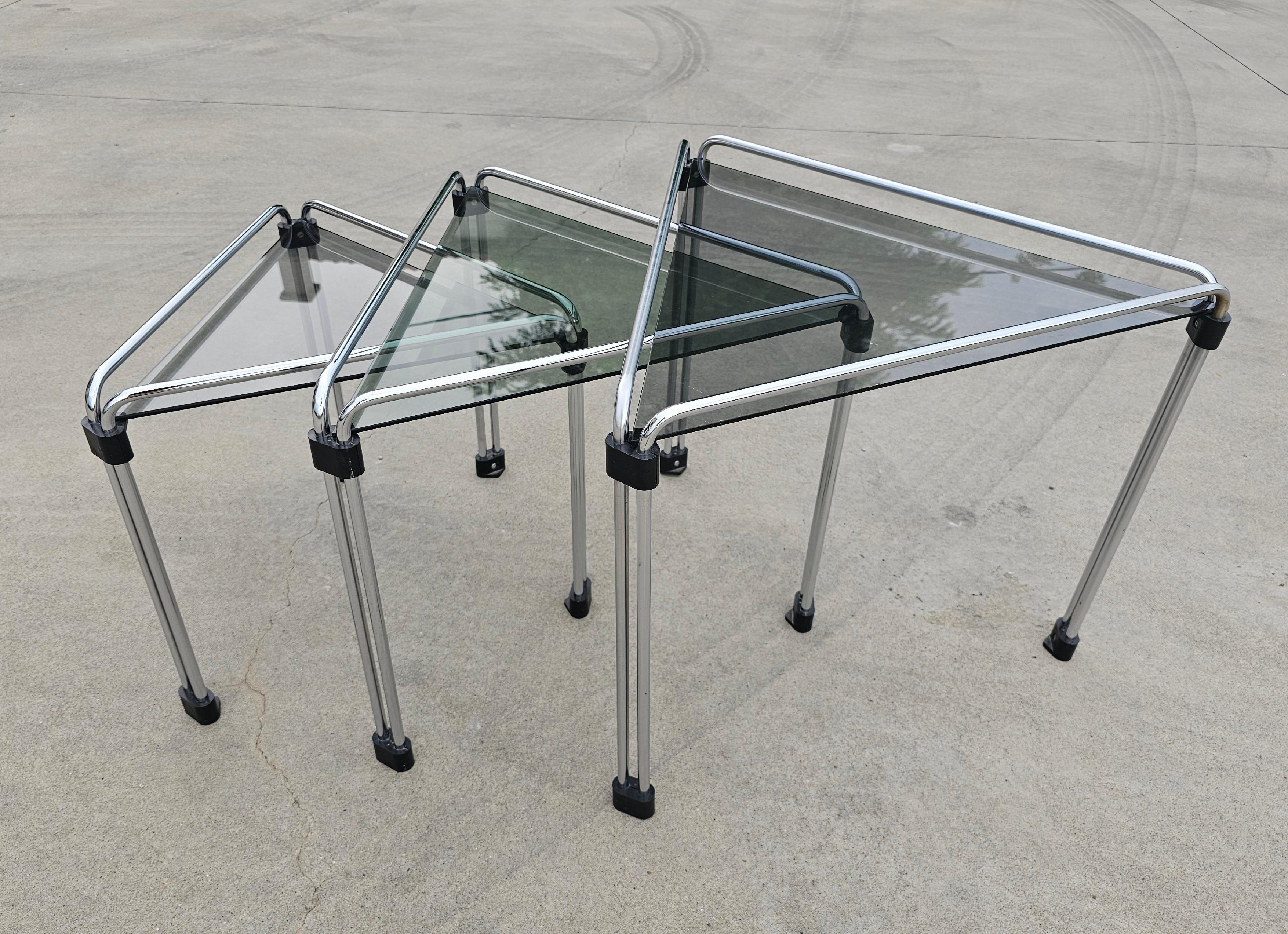 Set of 3 Bauhaus Style Triangular Nesting Tables done in chrome, Italy 1970s 3