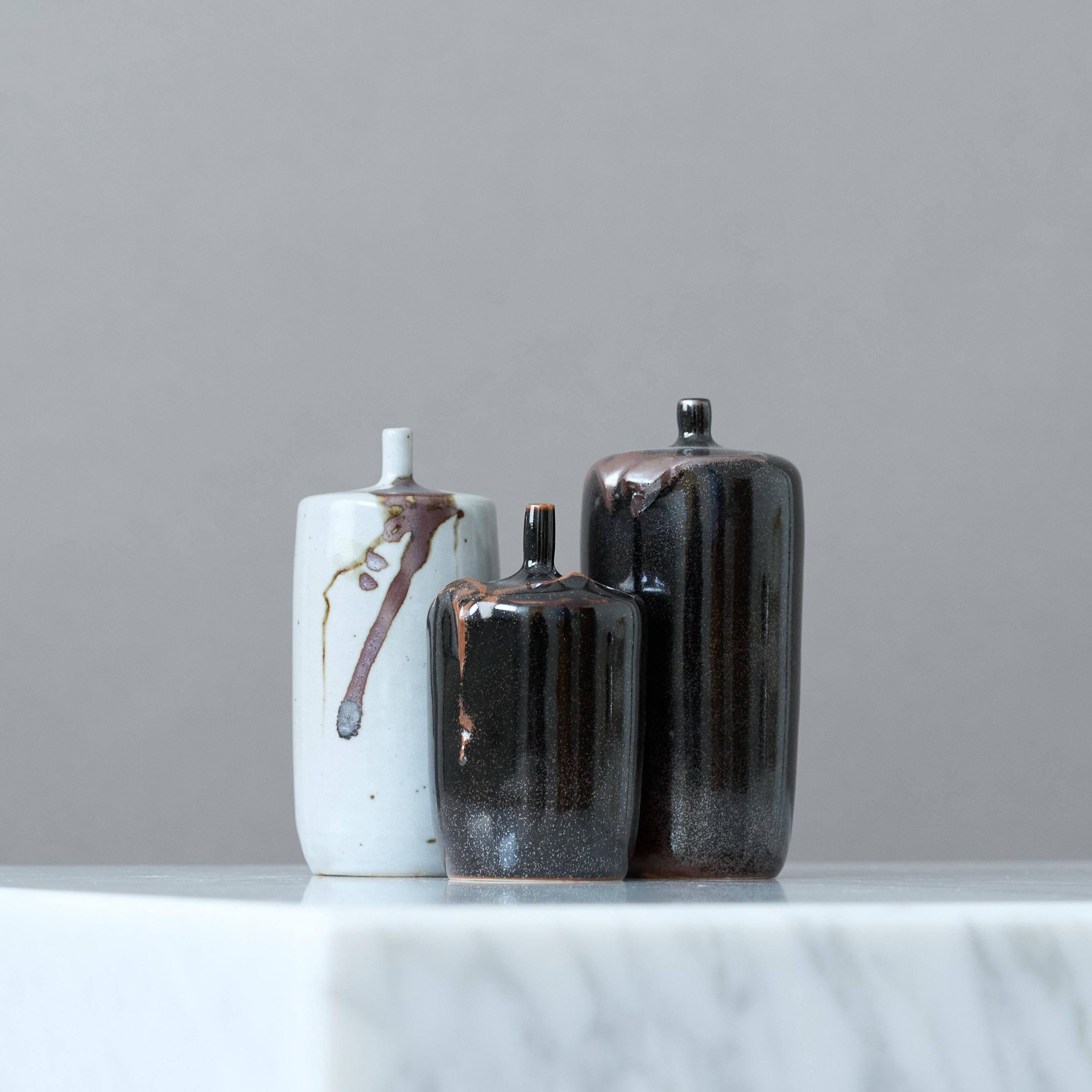 Set of 3 Beautiful Stoneware Vases by Swedish Ceramist Claes Thell, 1986 In Good Condition For Sale In Malmö, SE
