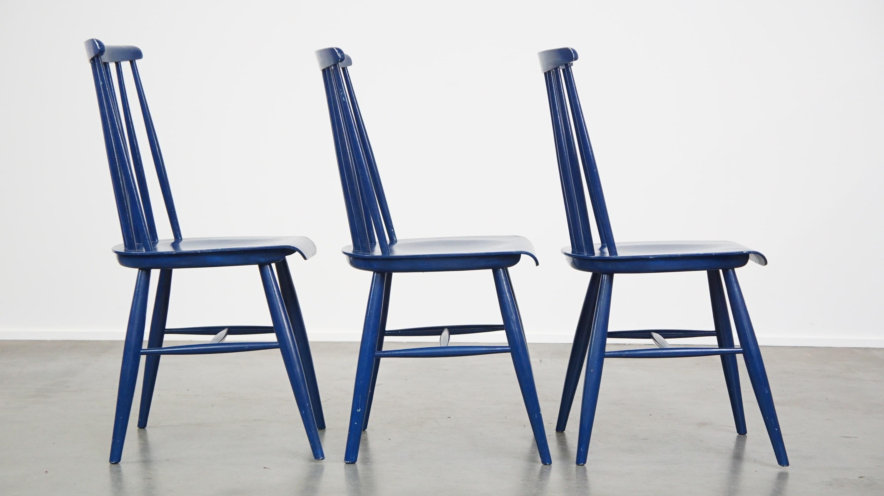 Hand-Crafted Set of 3 beautiful vintage 1960s blue wooden dining room chairs/ slatted chairs For Sale