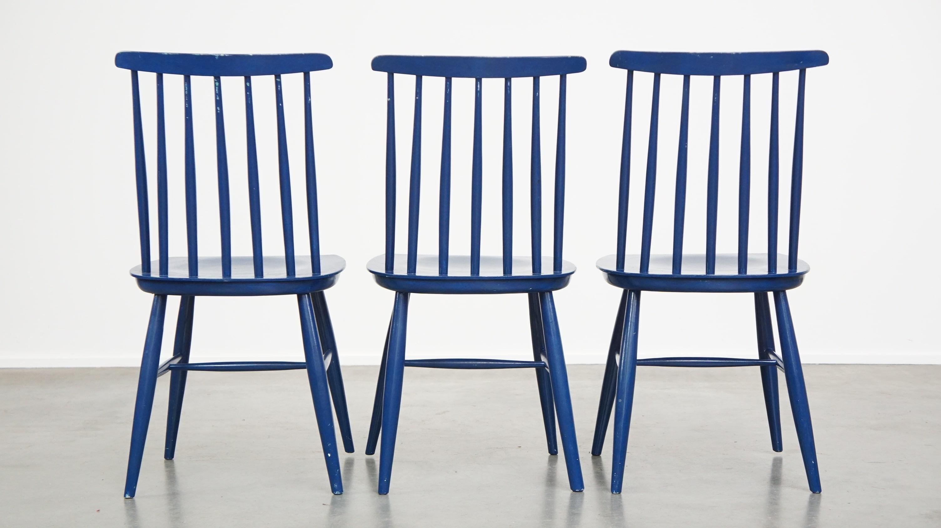Set of 3 beautiful vintage 1960s blue wooden dining room chairs/ slatted chairs In Fair Condition For Sale In Harderwijk, NL