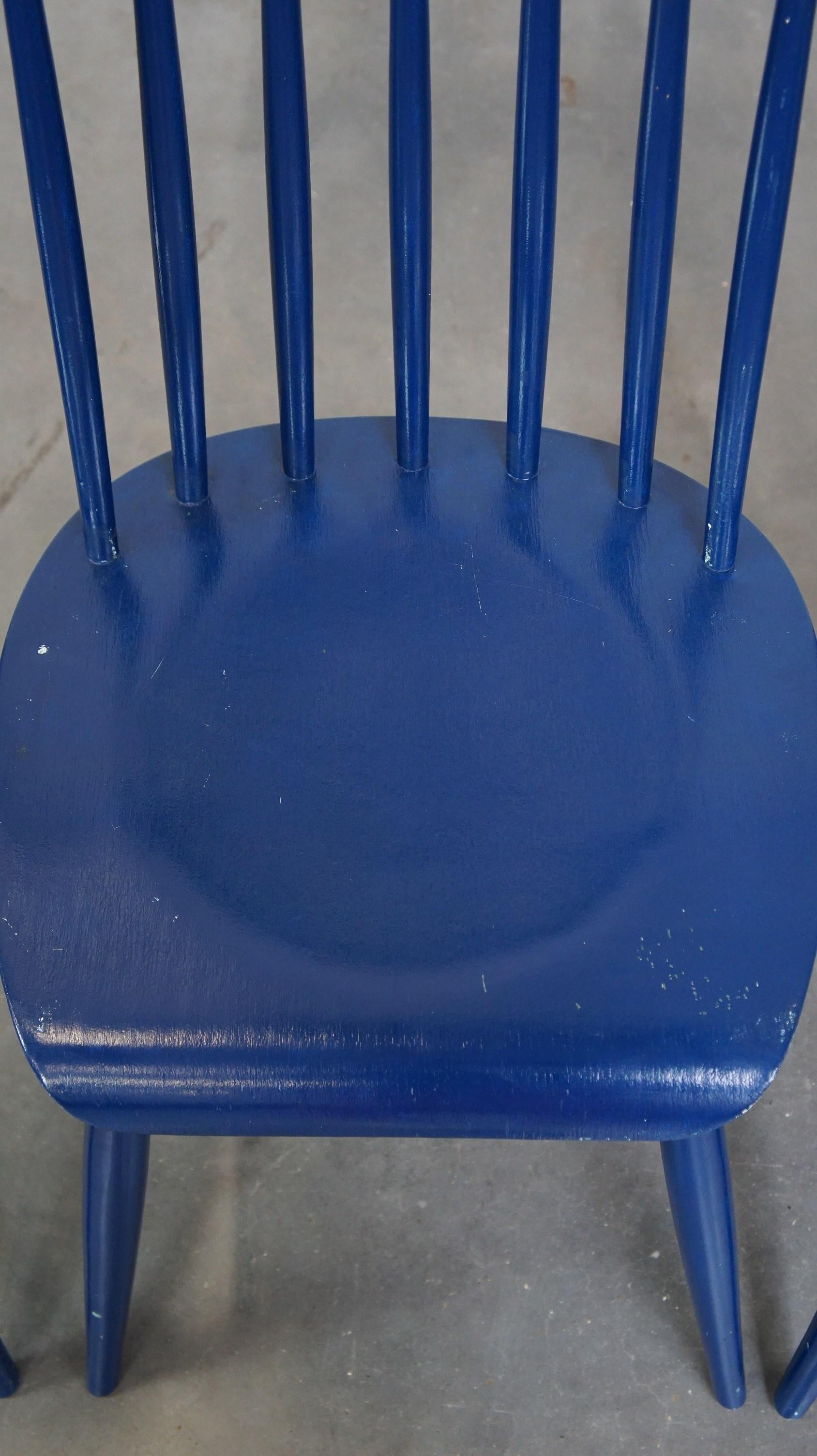 Set of 3 beautiful vintage 1960s blue wooden dining room chairs/ slatted chairs For Sale 1