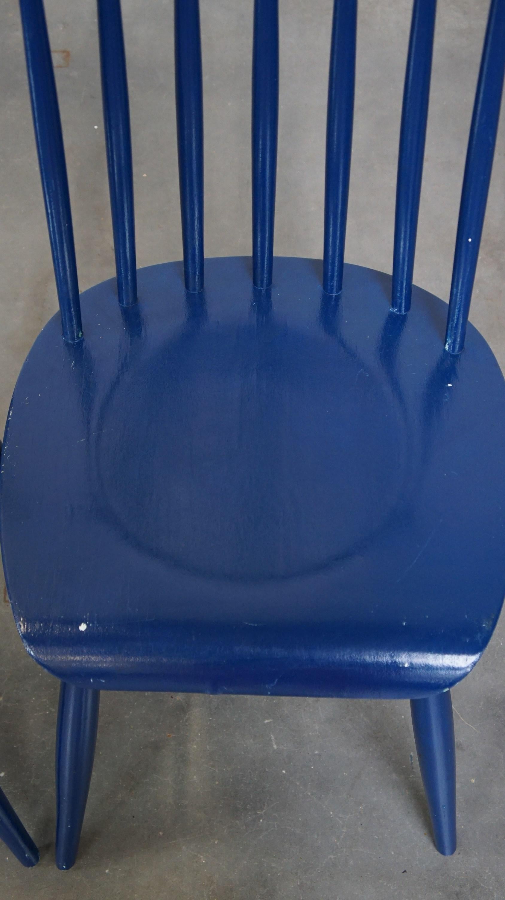 Set of 3 beautiful vintage 1960s blue wooden dining room chairs/ slatted chairs For Sale 2