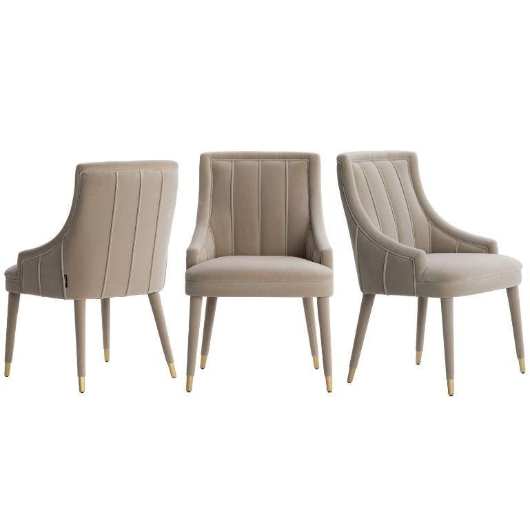 Elegant and timeless design, the Córdoba velvet chair is very comfortable and engaging.? The upholstery runs through the legs, finishing with beautiful metal tips in brass.

Upholstered seat and legs in Beige Varese F1190/60 combined with brushed