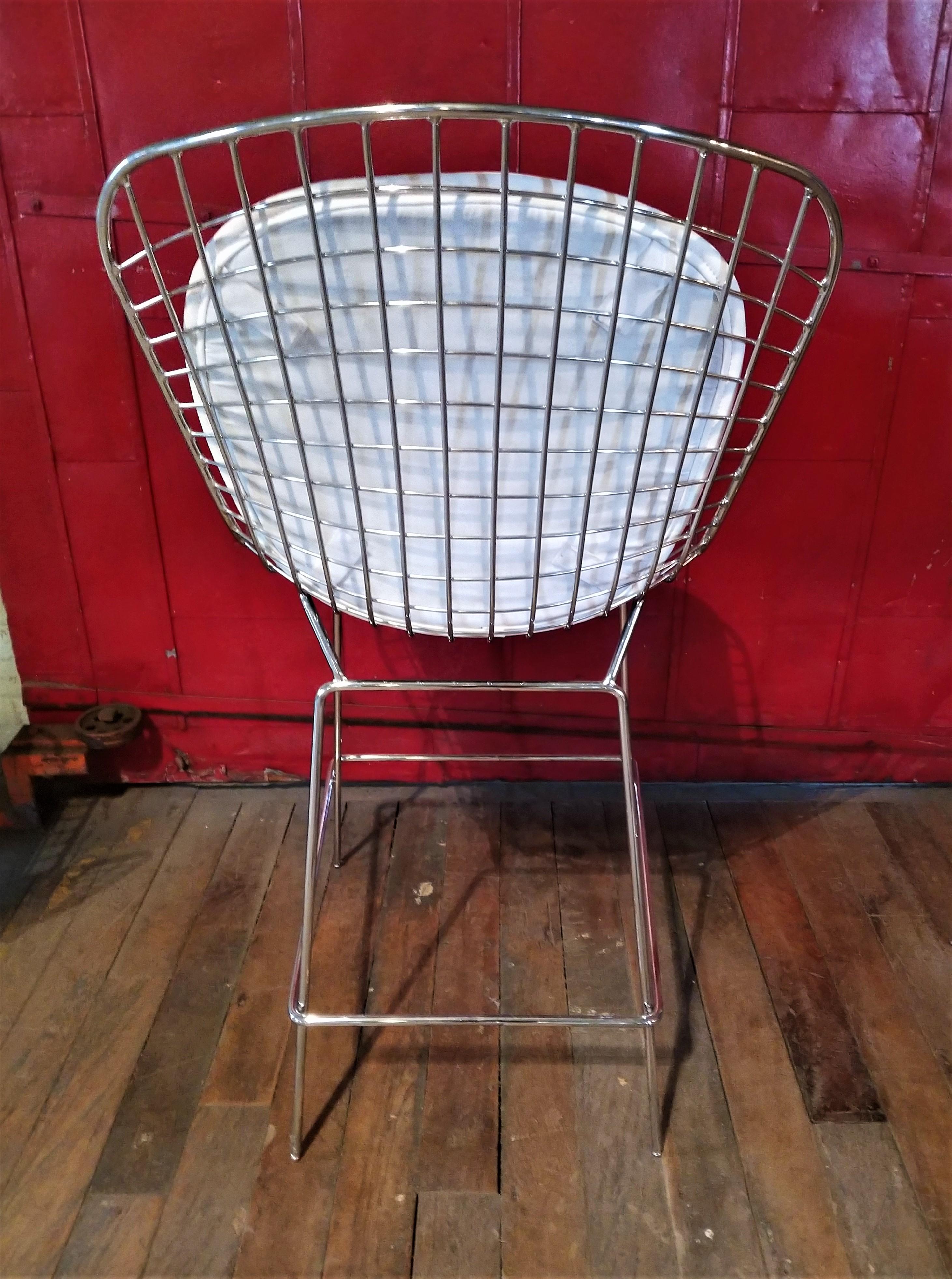 Set of 3 Bertoia Style Stools In Good Condition In Oakville, CT