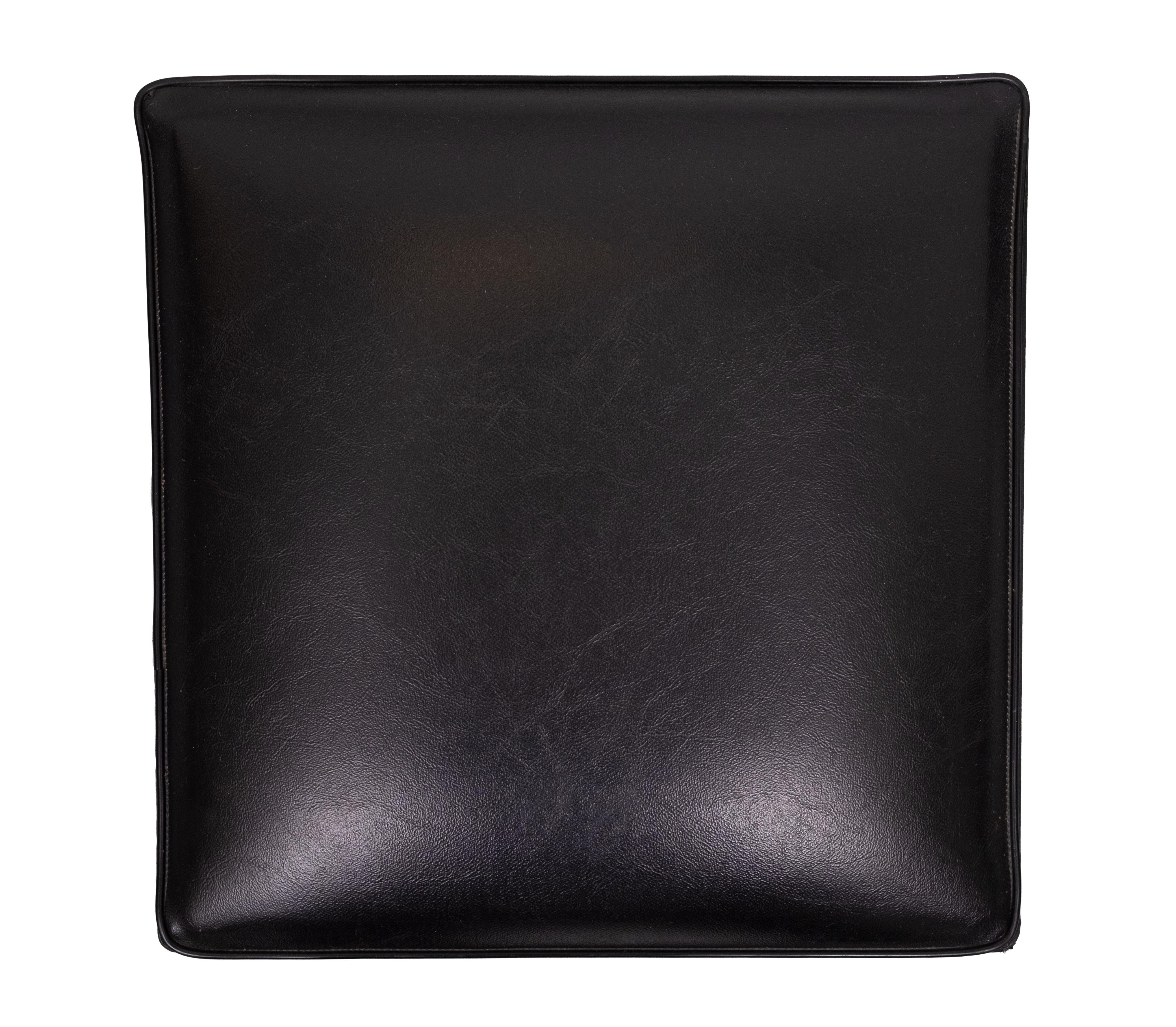 juego de 3 otomanas cubo de piel sintética negra años 60 Holanda en venta 2