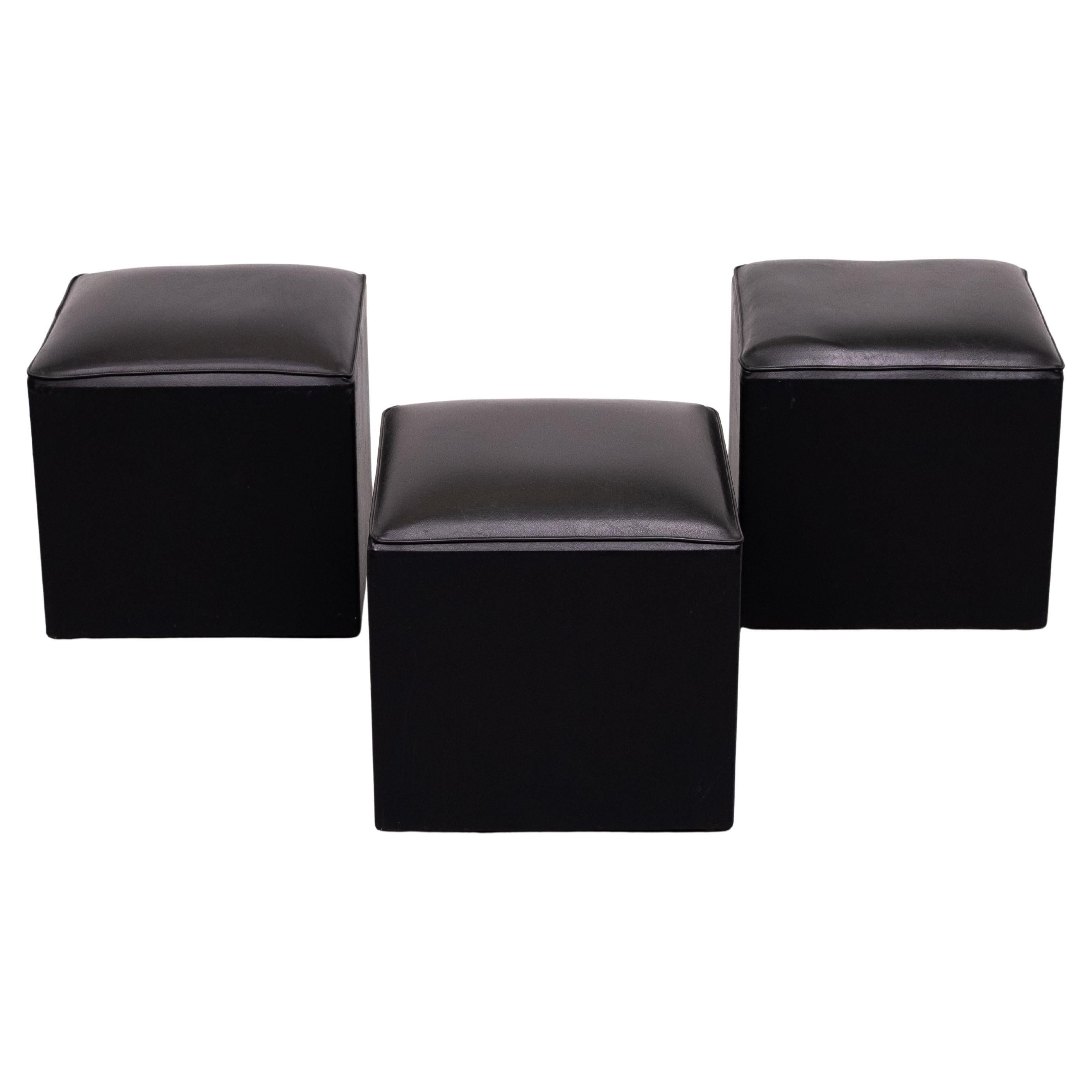 juego de 3 otomanas cubo de piel sintética negra años 60 Holanda en venta