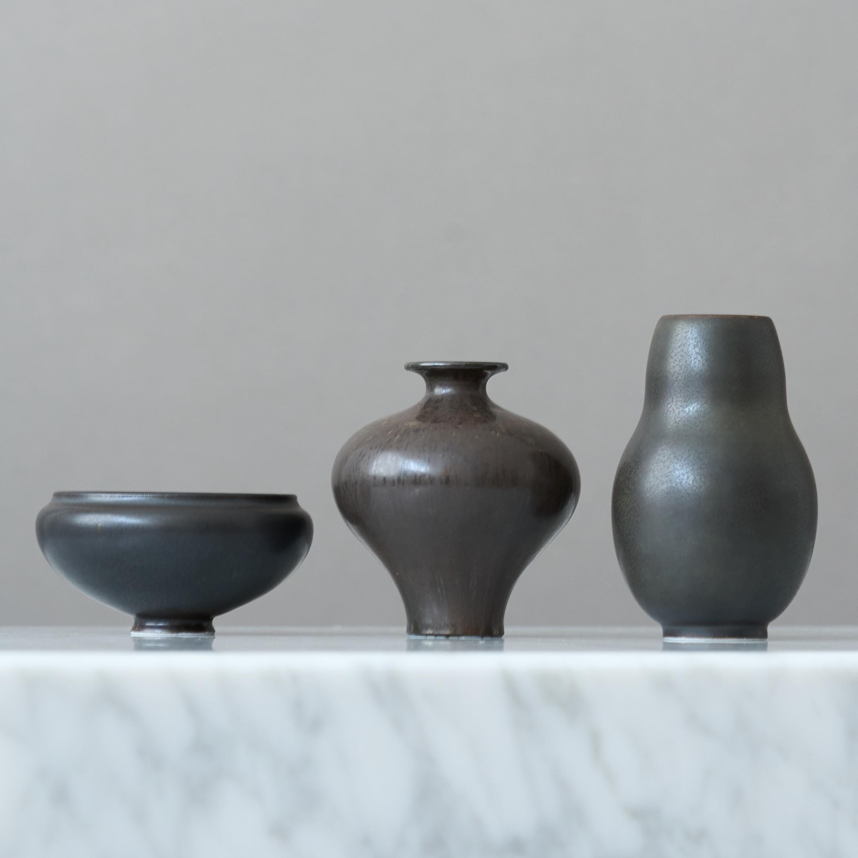 Set of 3 Black Stoneware Miniatures by Gunnar Nylund. Rörstrand, Sweden, 1950s. In Good Condition For Sale In Malmö, SE