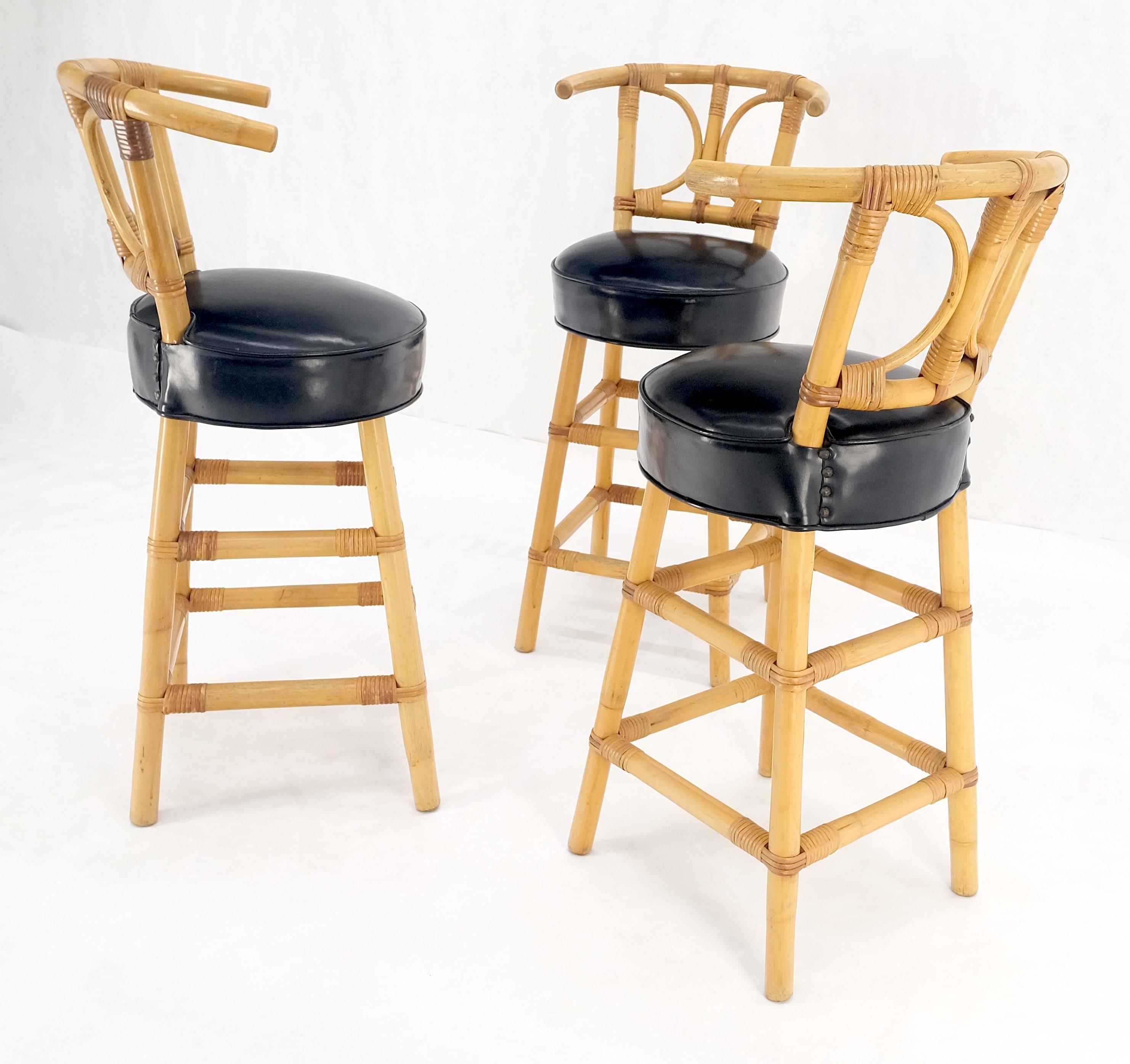 Lot de 3 tabourets de bar en bambou recouvert de vinyle noir Modernity MINT Bon état - En vente à Rockaway, NJ