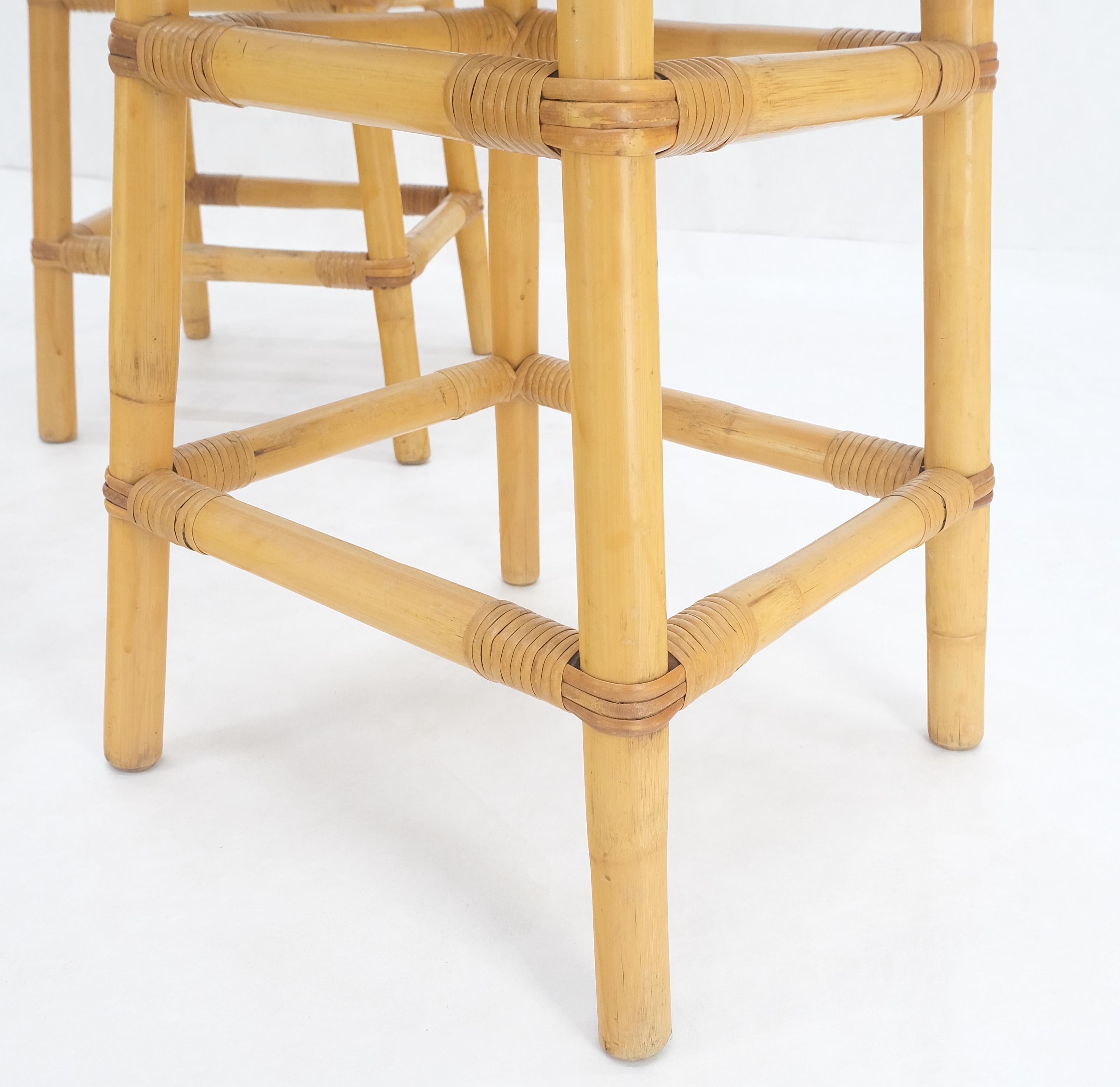 Lot de 3 tabourets de bar en bambou recouvert de vinyle noir Modernity MINT en vente 1