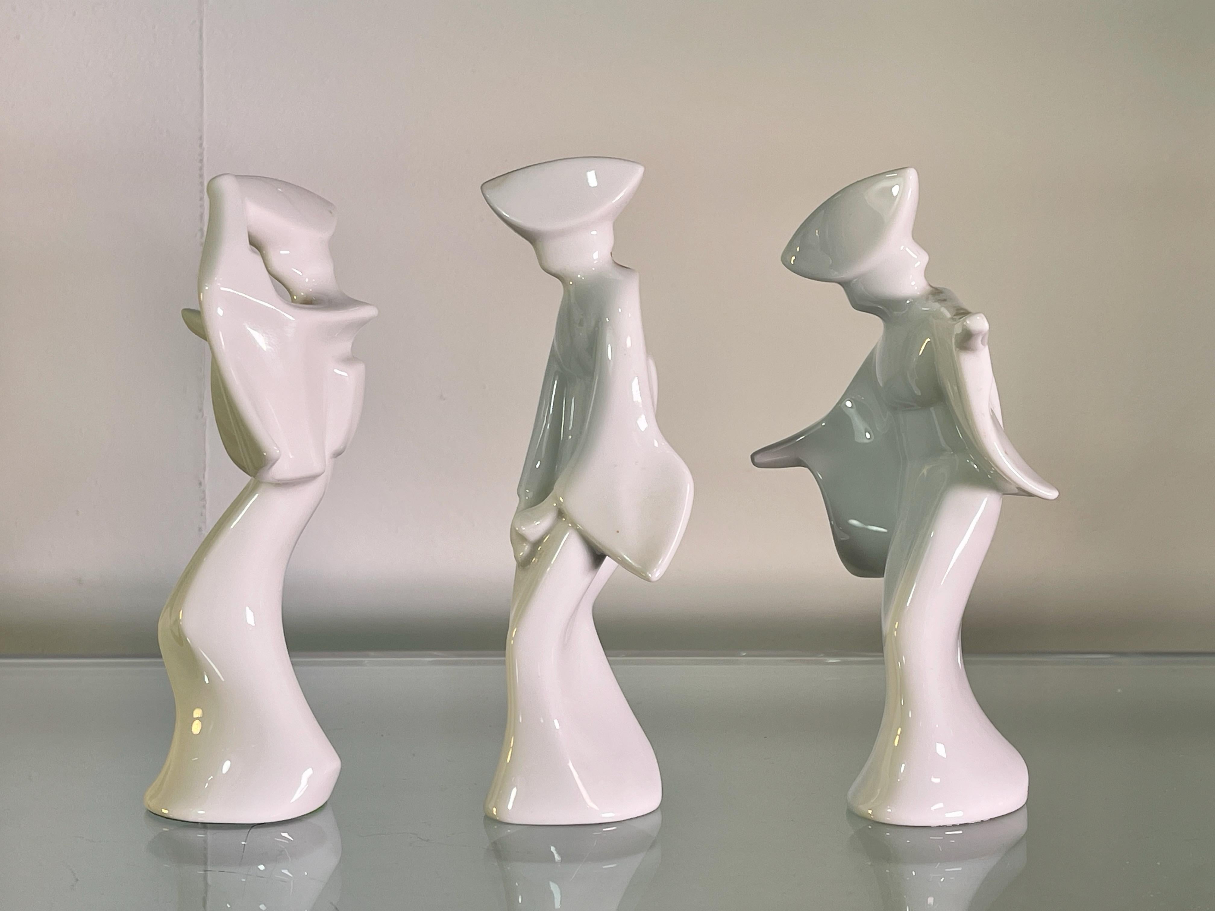 Milieu du XXe siècle Ensemble de 3 figurines Blanc de Chine Awa Odori en vente