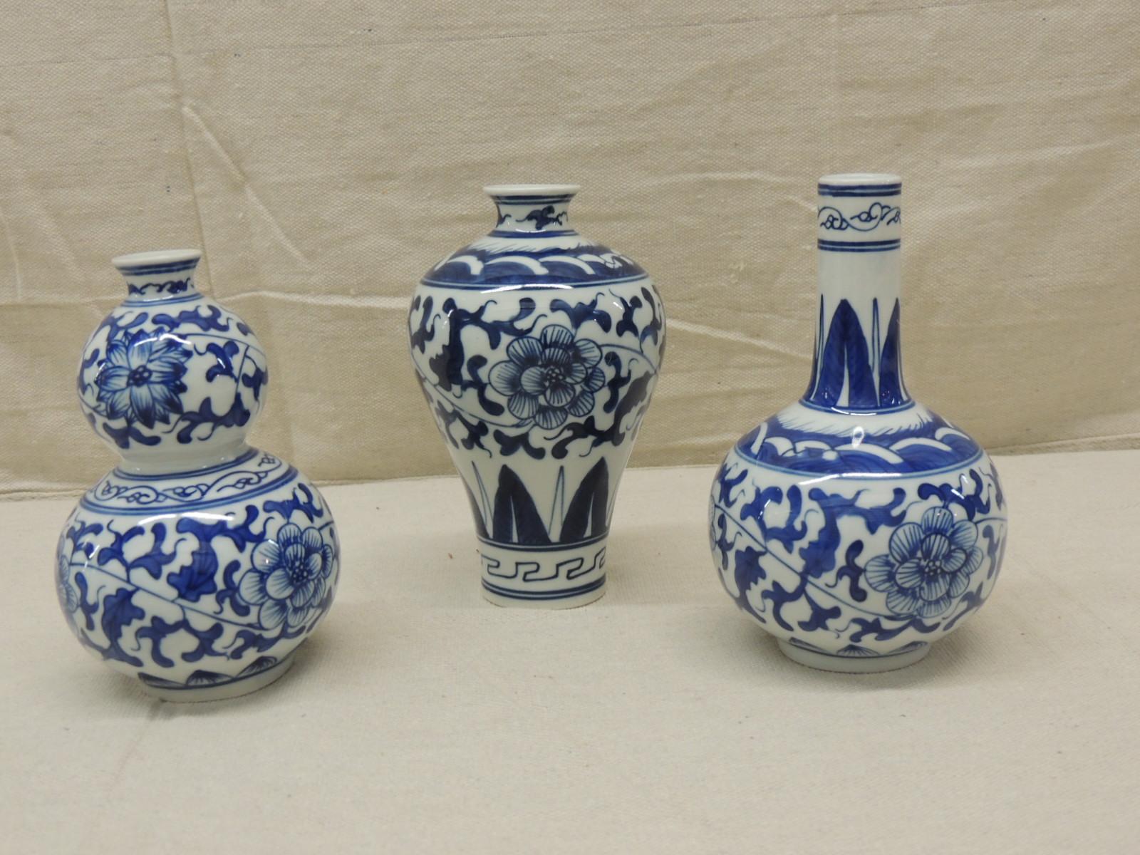 Set of (3) blue and white decorative vases.
Purchased from Gumps in the 1990s, San Francisco.
Size: 4