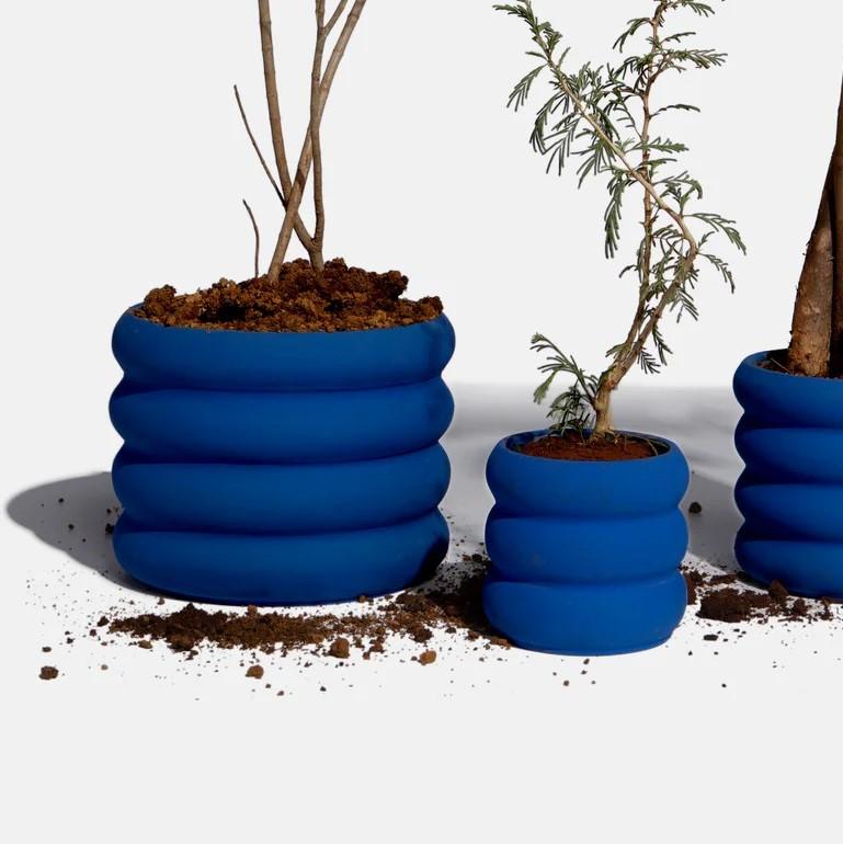 Indien Ensemble de 3 jardinières en céramique bleue de Hatsu en vente