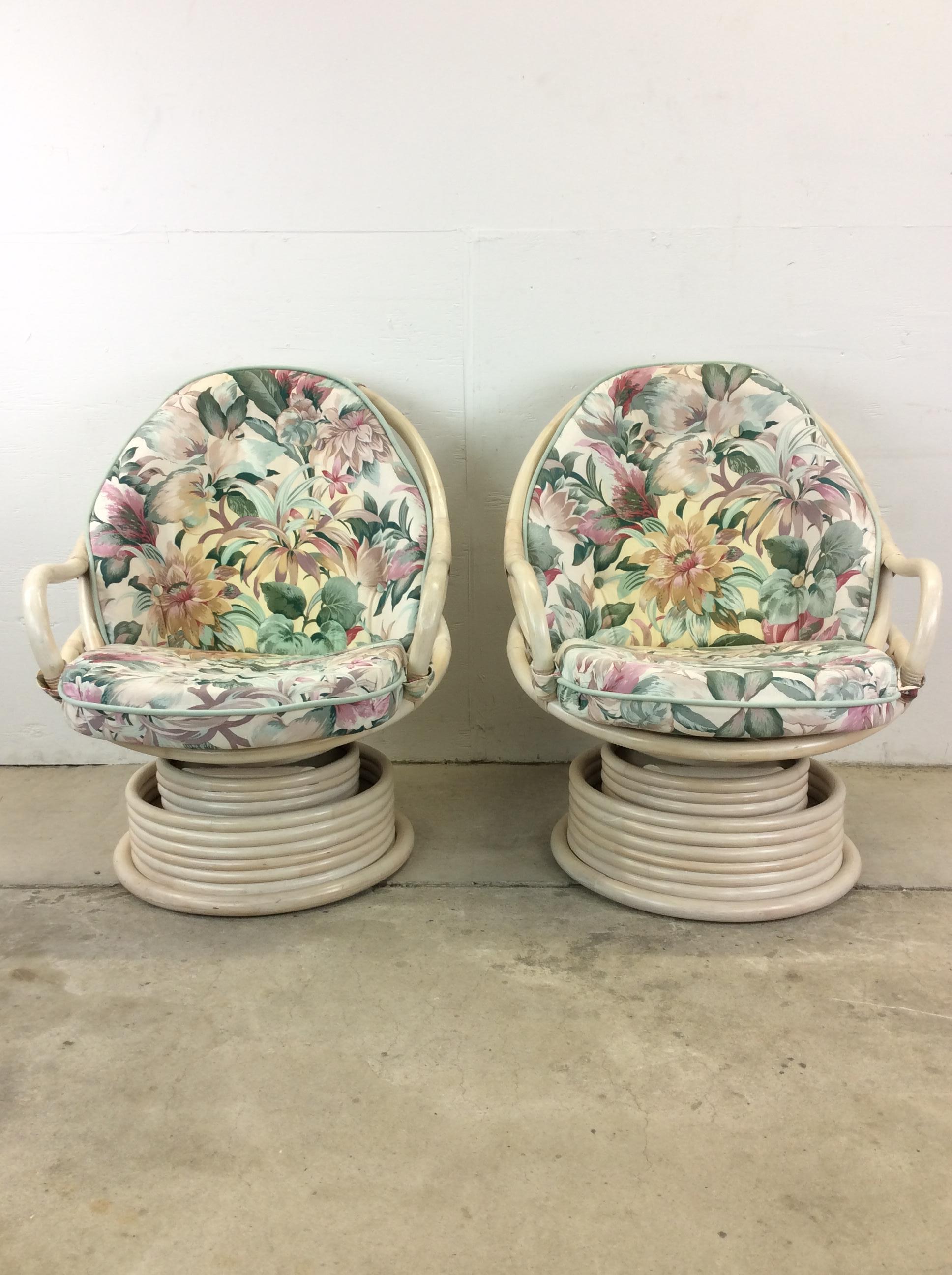 Ensemble de 3 chaises longues en rotin vintage Boho Chic avec base pivotante en vente 10