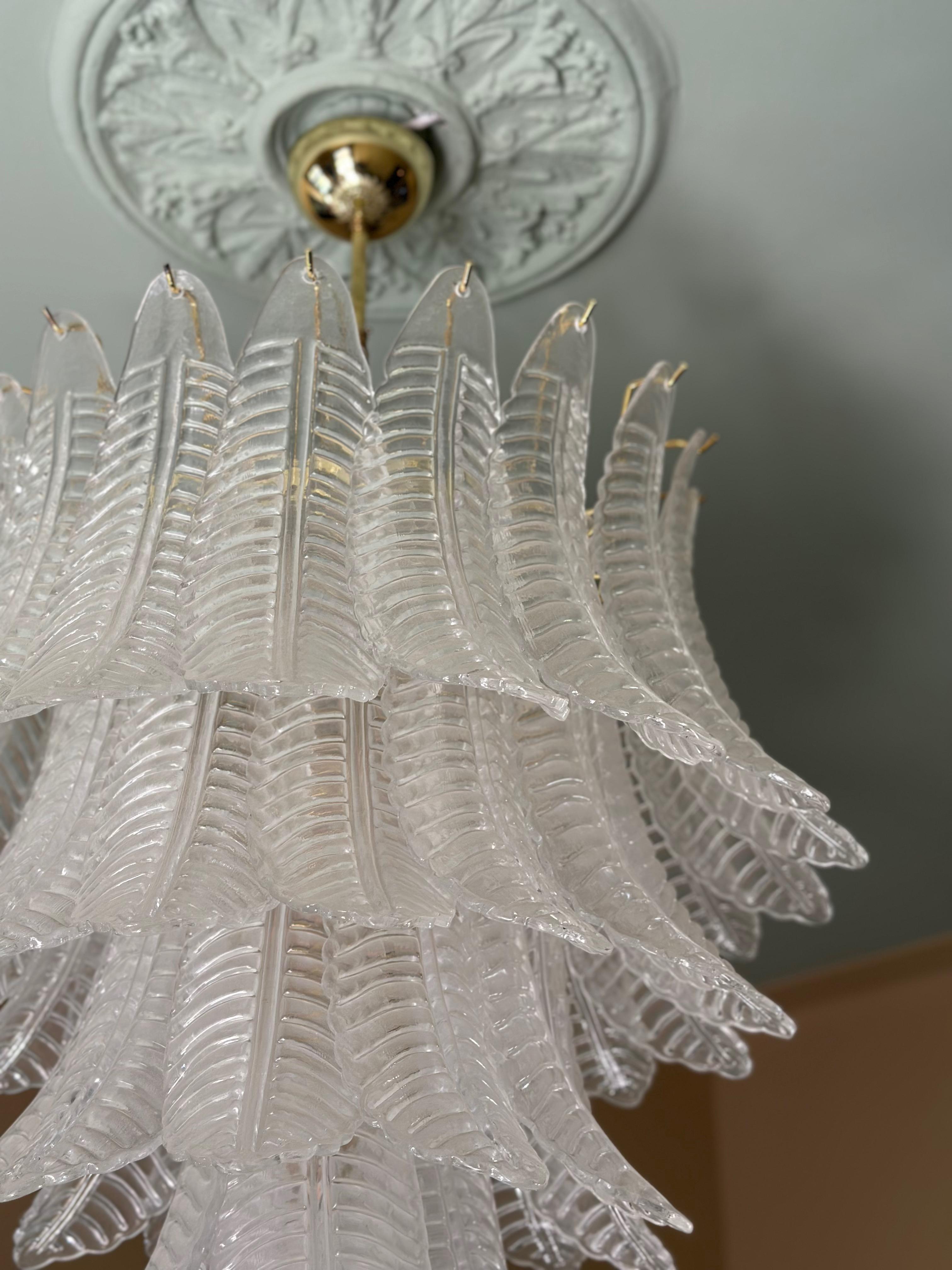 Ensemble de 3 grands lustres de Murano audacieux avec prismes en verre de cuir et structure en laiton Excellent état - En vente à Bromma, SE