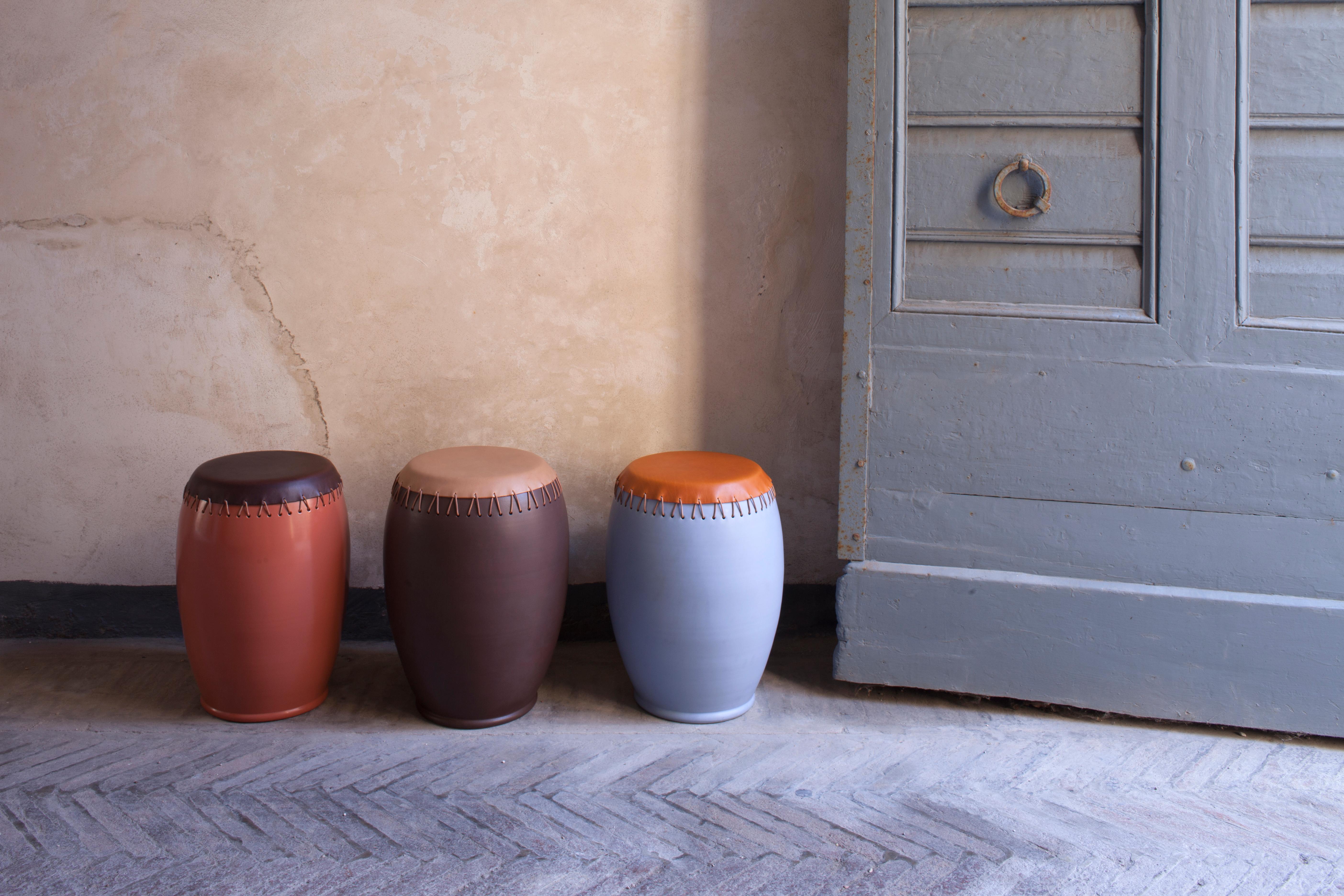 Bombo leather side tables by Nestor Perkal
It can also be used as a stool
Dimensions: 55 x 40 x 40 cm
Enamelled stoneware in three different colors, genuine Italian vegetable-tanned leather, colours as per available range, lace in natural
