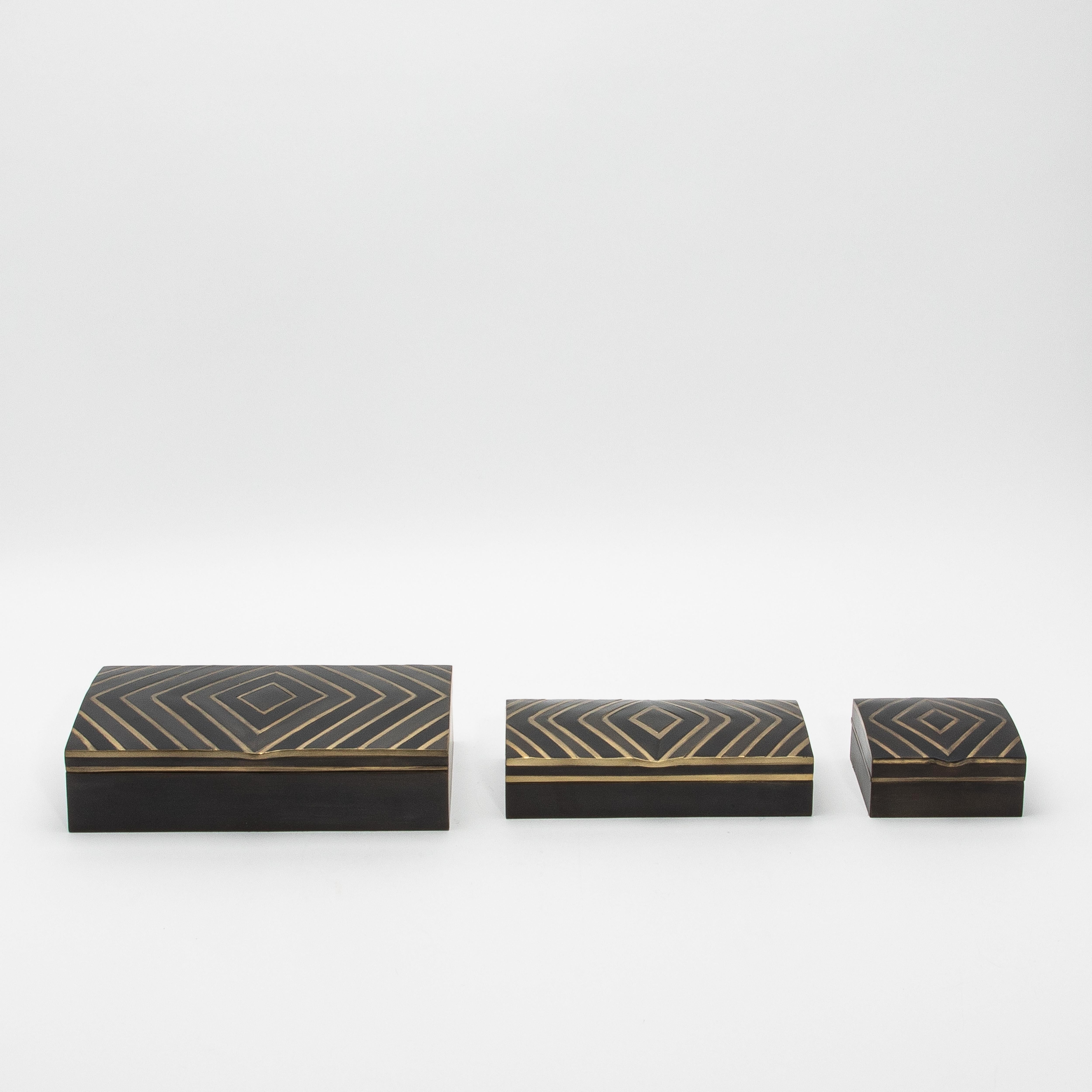 Juego de 3 cajas de roble negro con detalles de latón by R&Y Augousti en venta 3