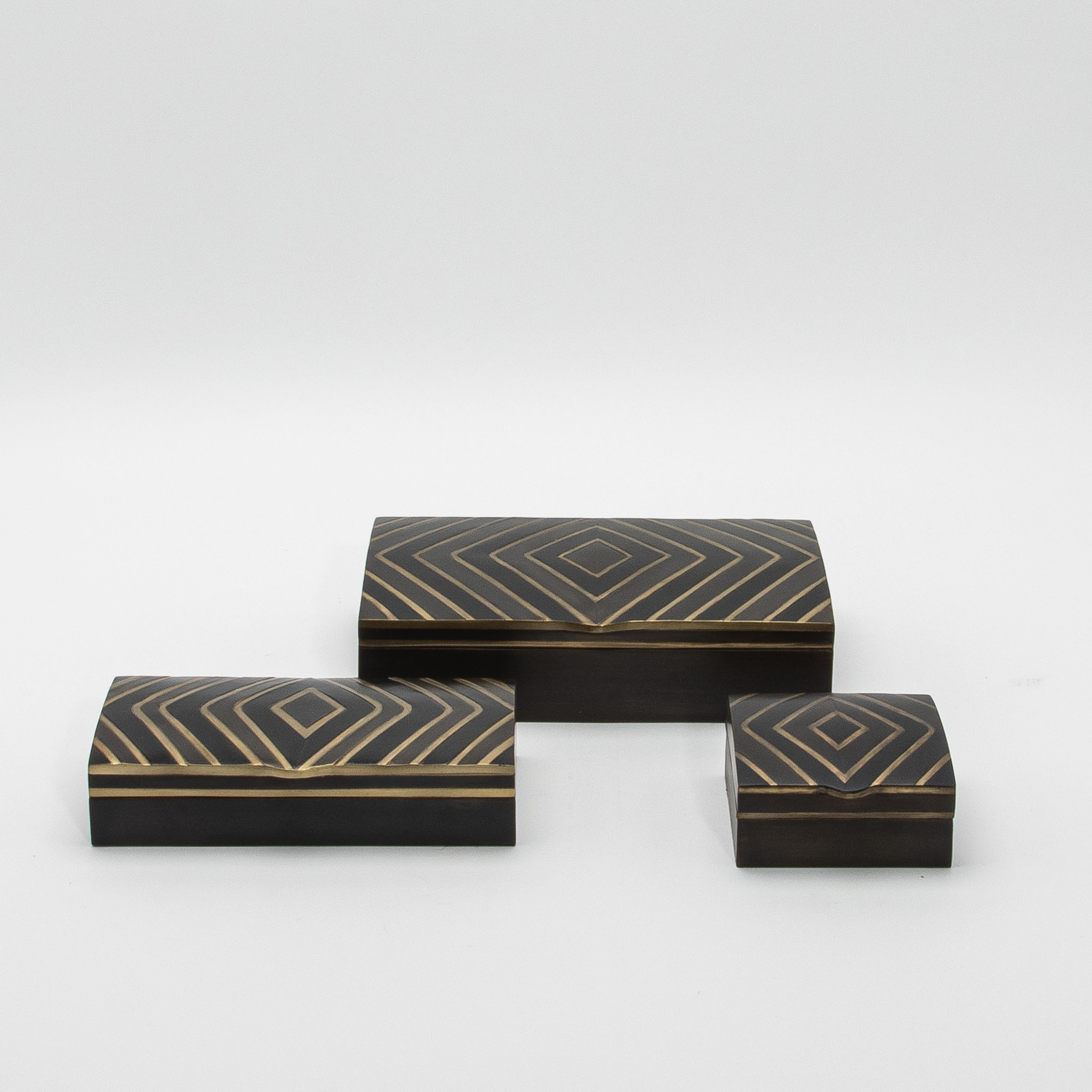 Juego de 3 cajas de roble negro con detalles de latón by R&Y Augousti en venta 4