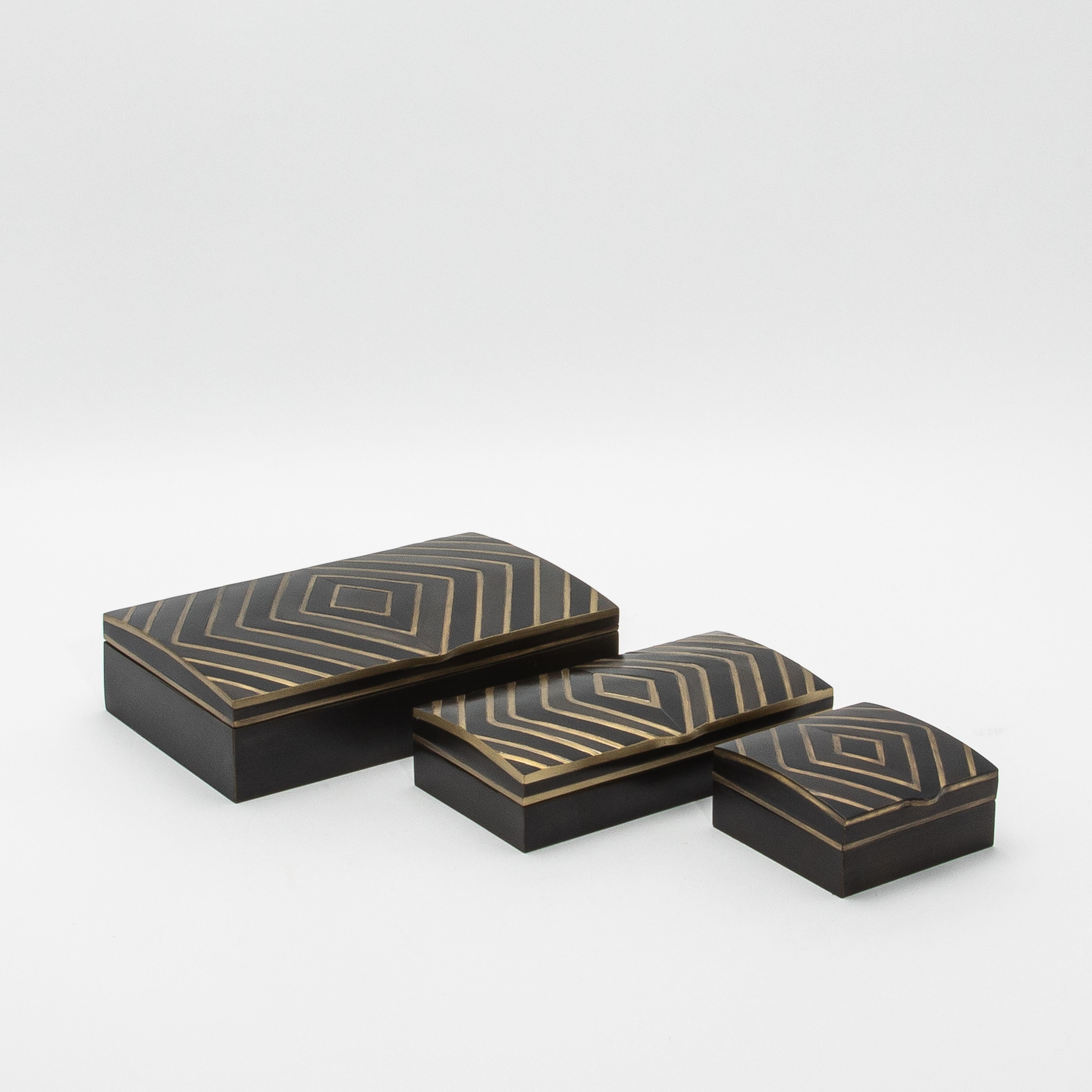 Juego de 3 cajas de roble negro con detalles de latón by R&Y Augousti en venta 1