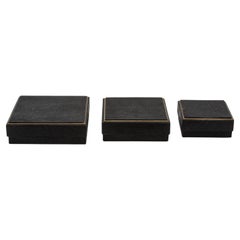 Juego de 3 cajas de piel de zapa negra con marco de latón by R&Y Augousti