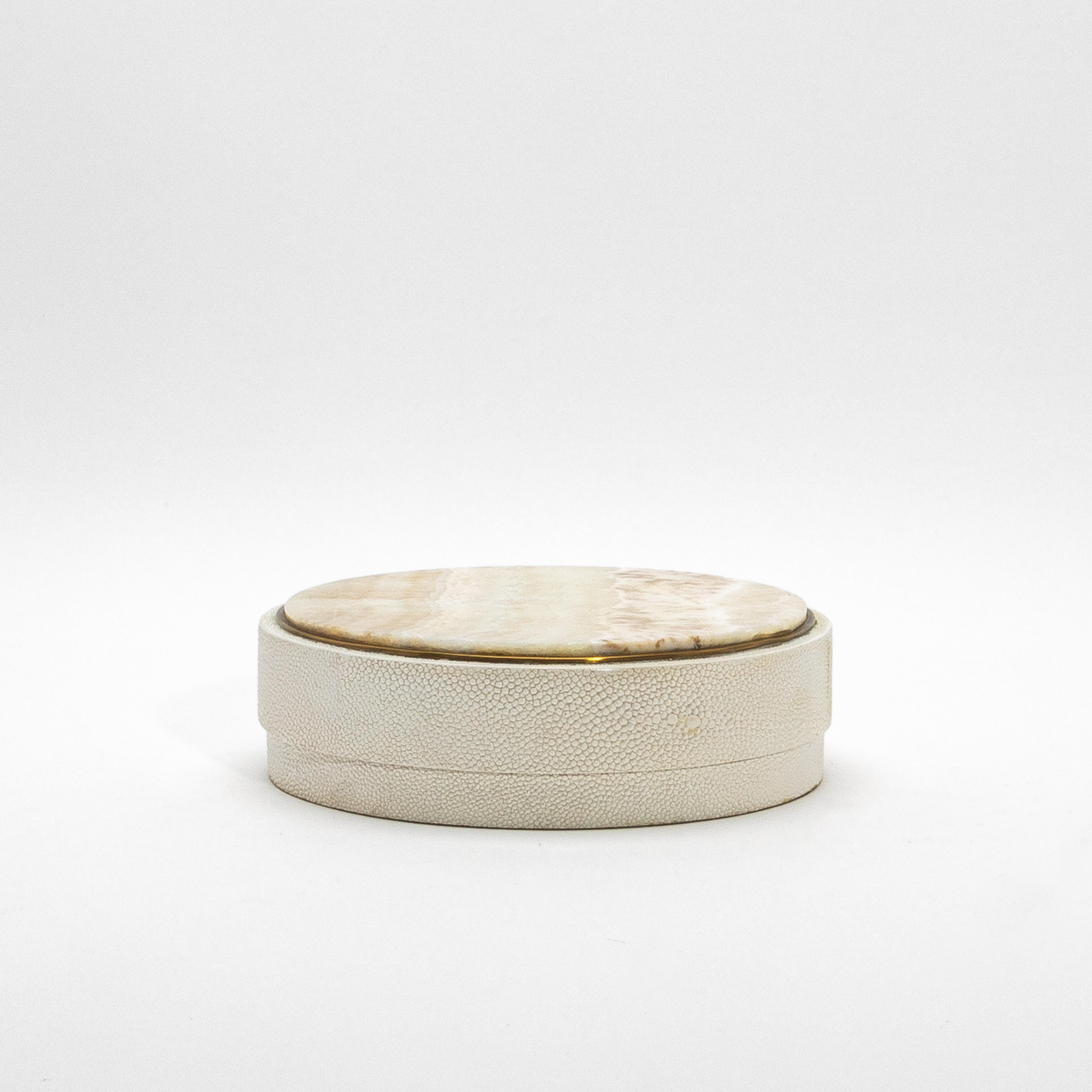 Art Deco Set of 3 Boxes in Cream Shagreen with Onyx and Brass Details by R&Y Augousti For Sale