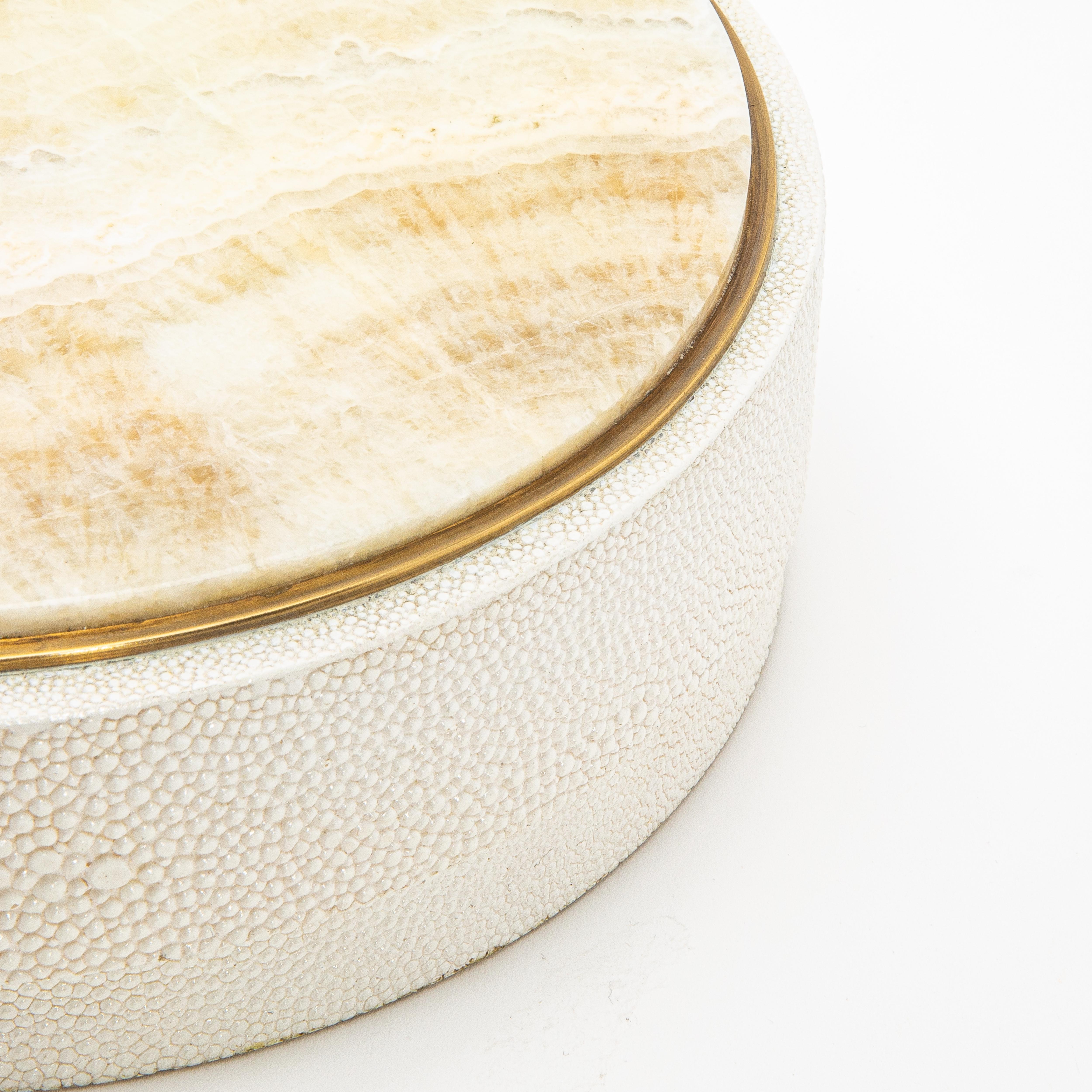 Contemporary Set of 3 Boxes in Cream Shagreen with Onyx and Brass Details by R&Y Augousti For Sale