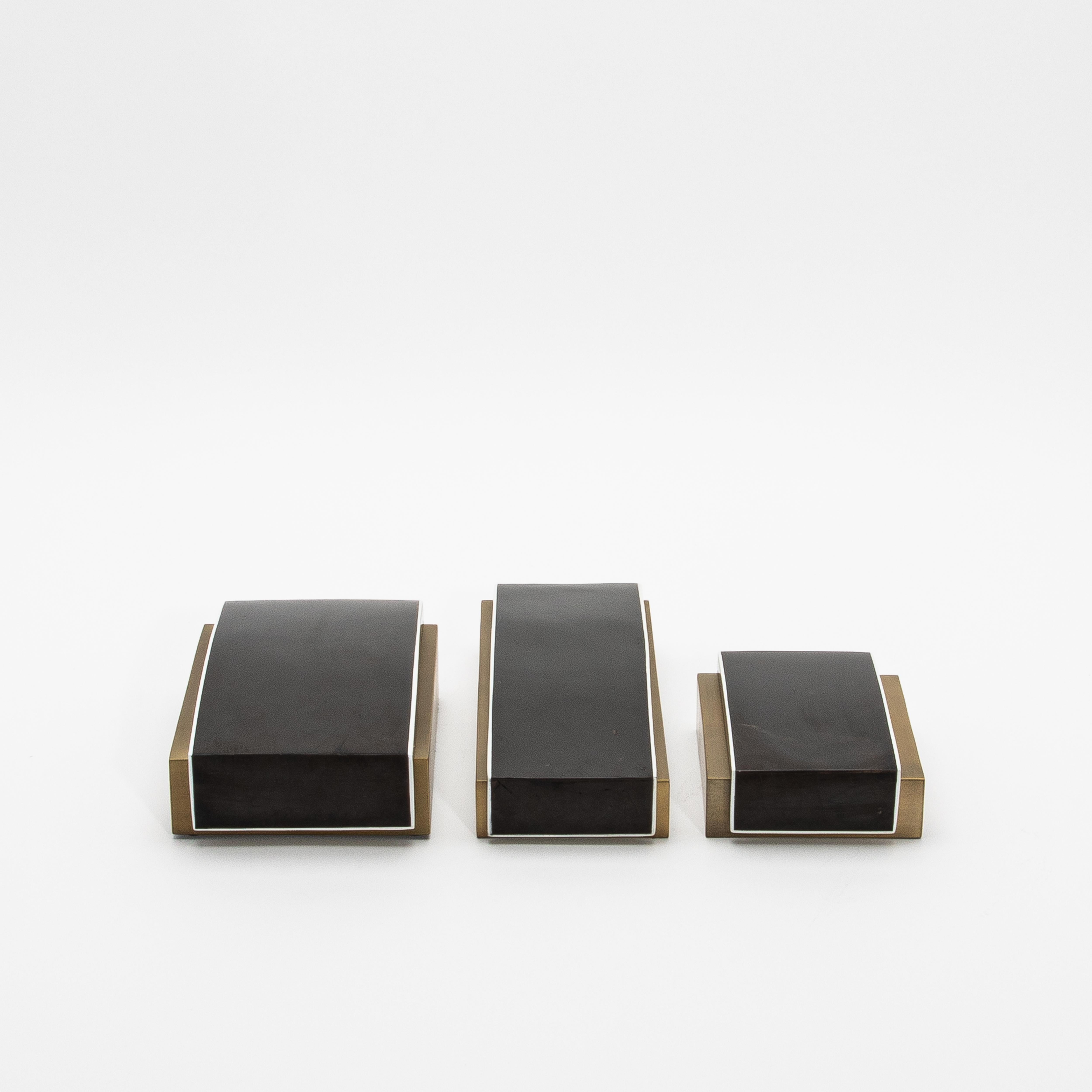 Art Deco Set of 3 Boxes in Pen Shell and Bronze Patina Brass by R&Y Augousti For Sale
