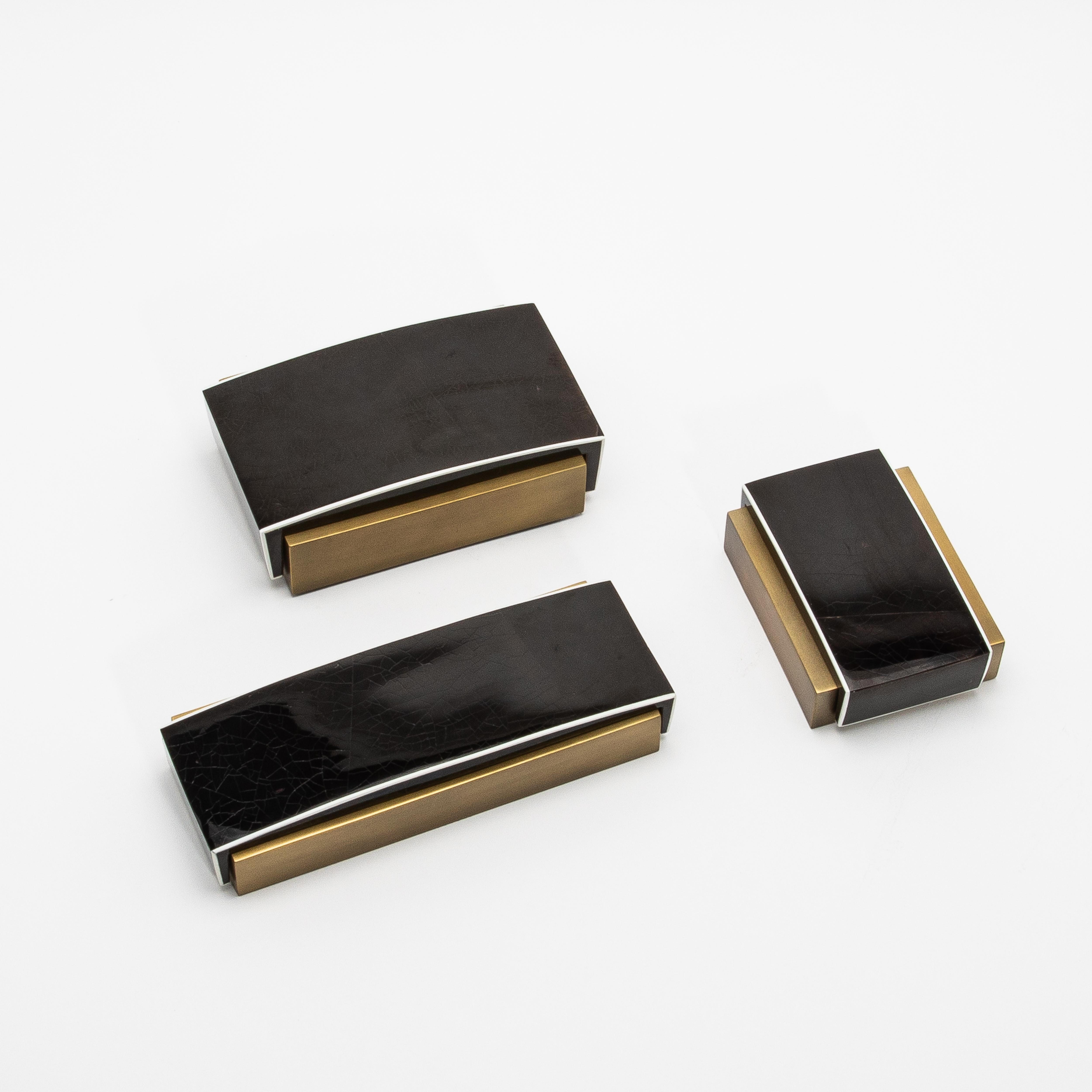 Hand-Crafted Set of 3 Boxes in Pen Shell and Bronze Patina Brass by R&Y Augousti For Sale