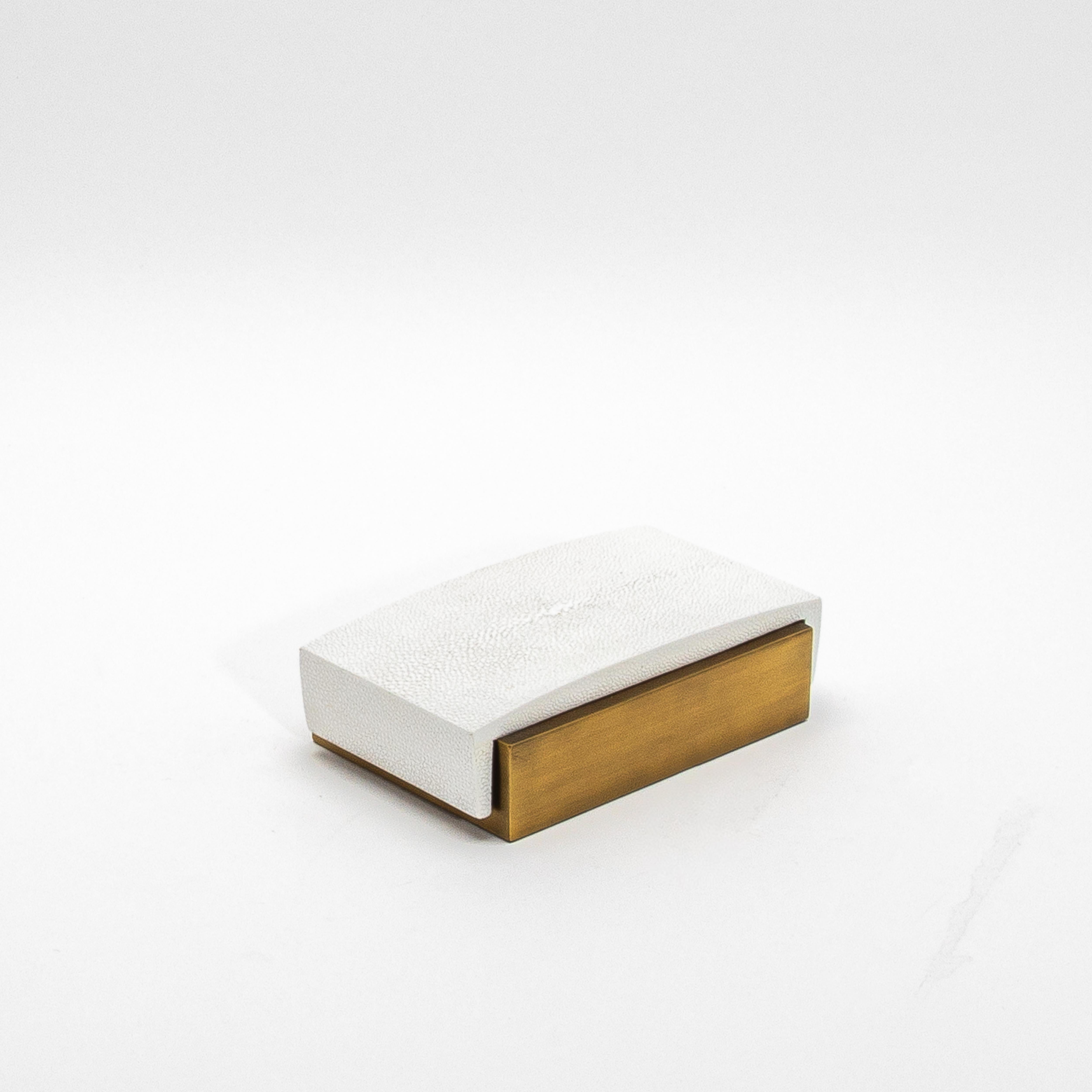 Juego de 3 cajas de piel de zapa blanca y latón patinado bronce by R&Y Augousti en Nuevo estado para la venta en West Hollywood, CA