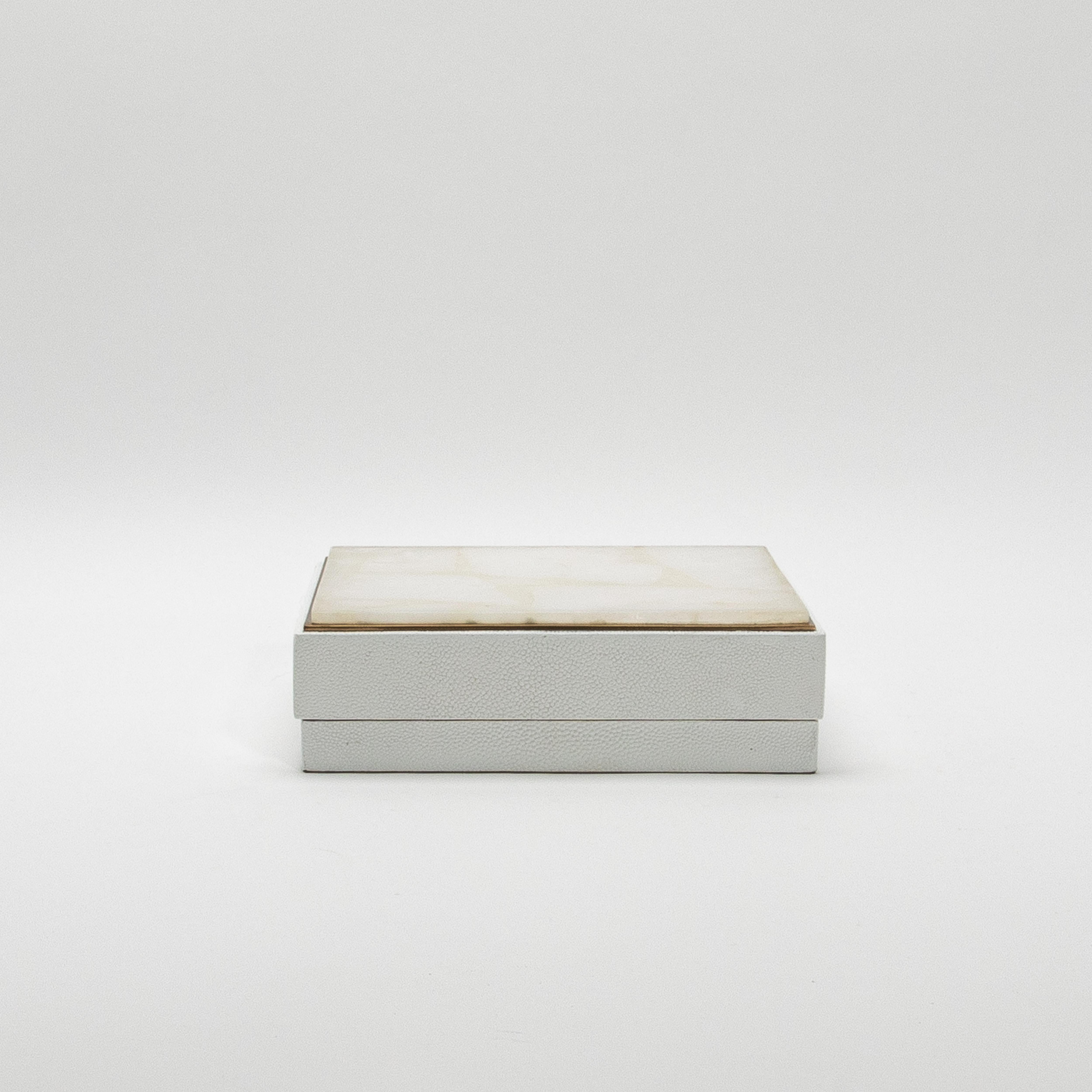 Juego de 3 cajas de piel de zapa blanca y cuarzo con marco de latón by R&Y Augousti en Nuevo estado para la venta en West Hollywood, CA