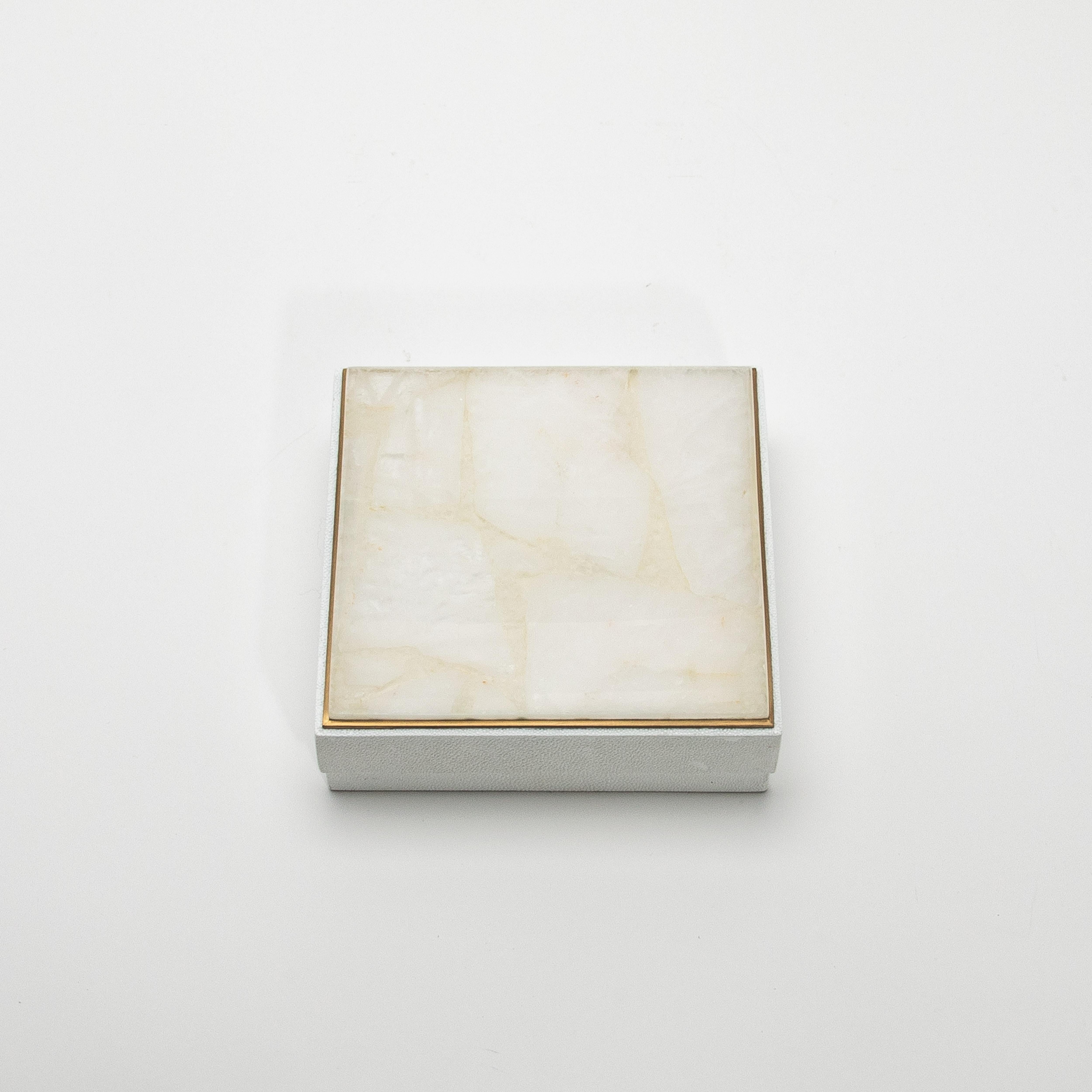 Juego de 3 cajas de piel de zapa blanca y cuarzo con marco de latón by R&Y Augousti Siglo XXI y contemporáneo en venta