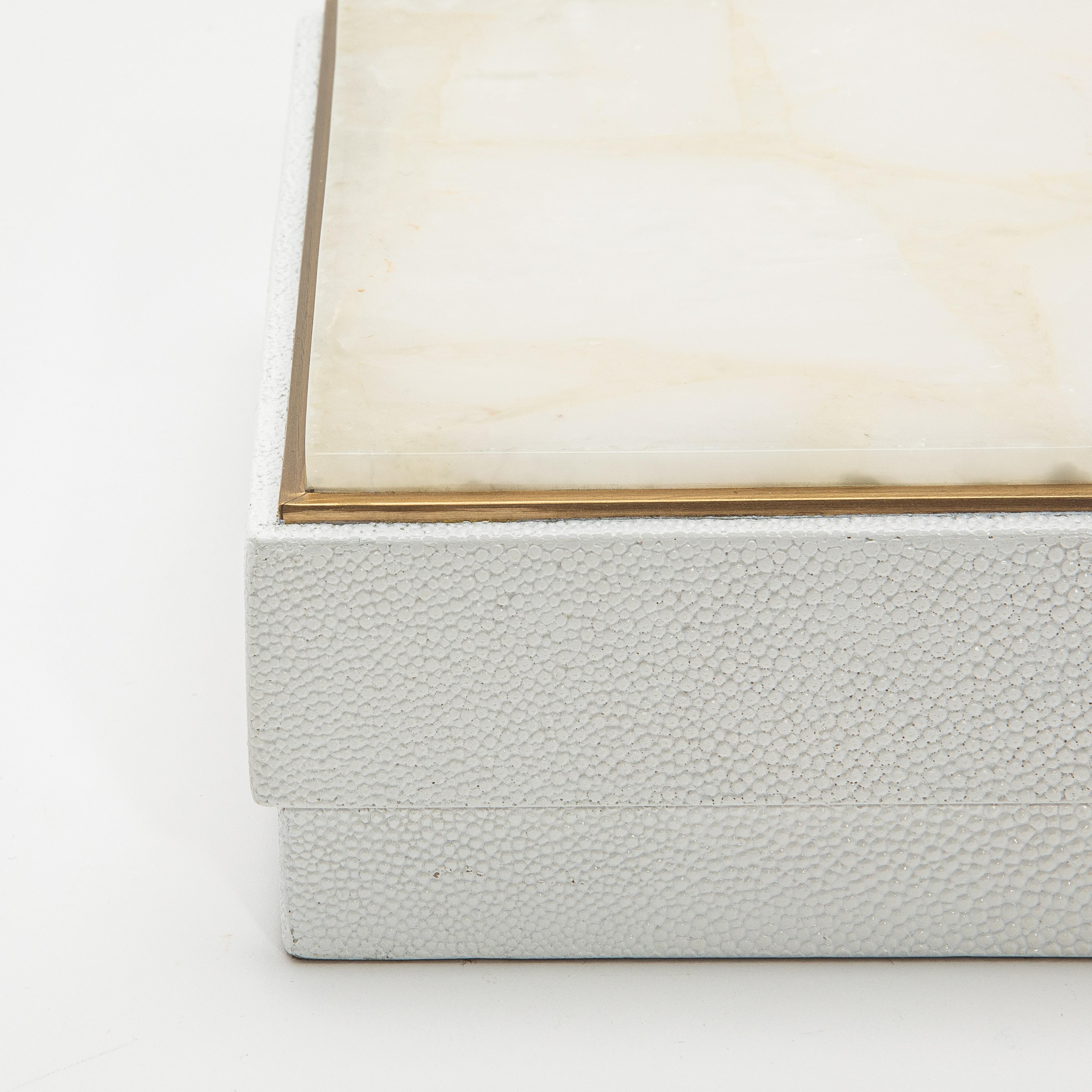 Juego de 3 cajas de piel de zapa blanca y cuarzo con marco de latón by R&Y Augousti en venta 1