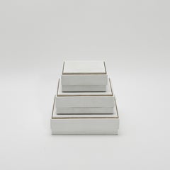 Set di 3 scatole in zigrino bianco con cornice in ottone di R&Y Augousti