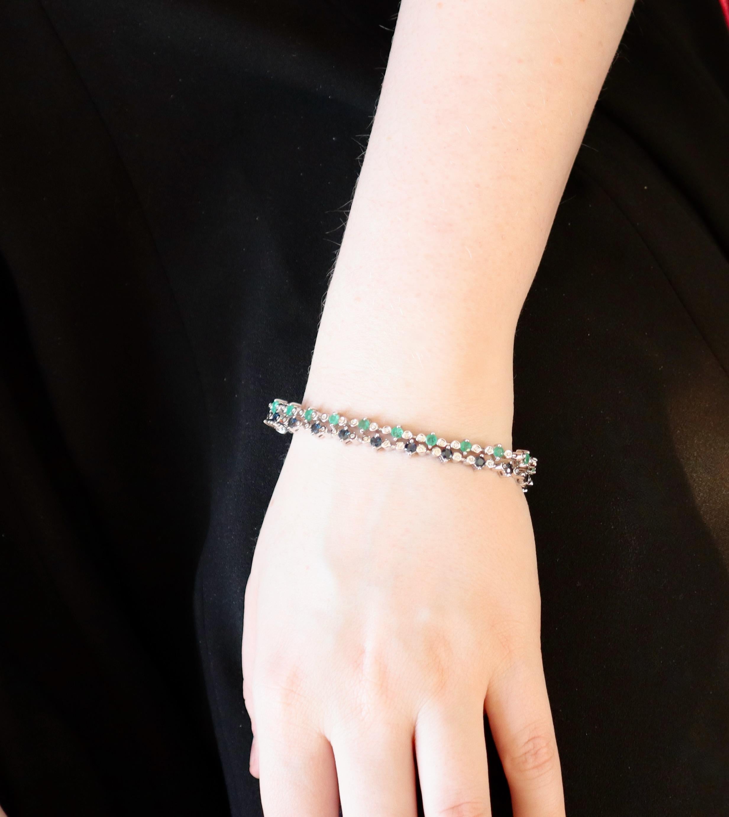 Juego de 3 Pulseras de Oro de 18 Kilates, Rubíes, Esmeraldas, Zafiros y Diamantes en venta 4