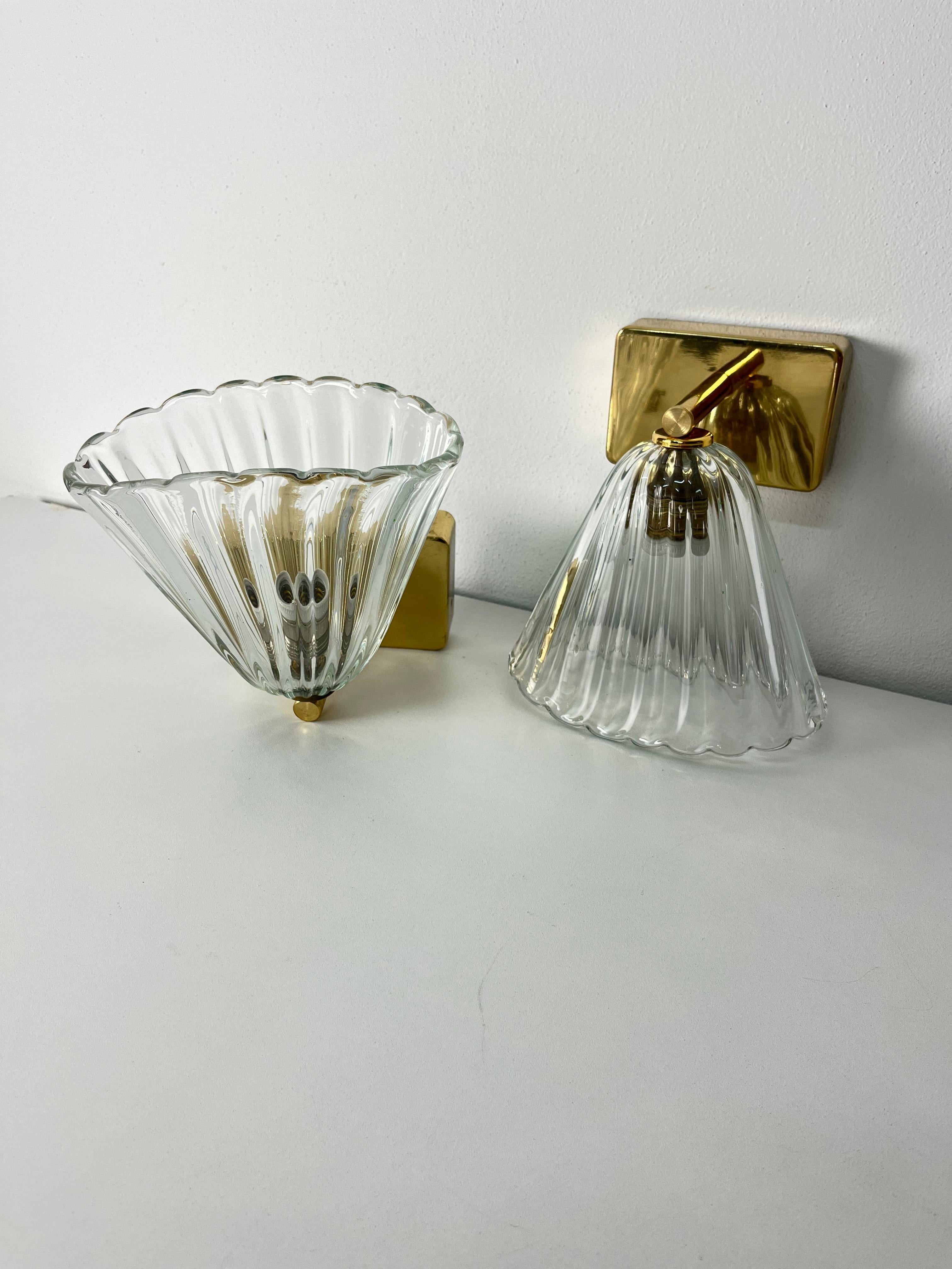 Juego de 3 apliques de latón y cristal de Murano atribuido a Barovier & Toso, años 50 en venta 5