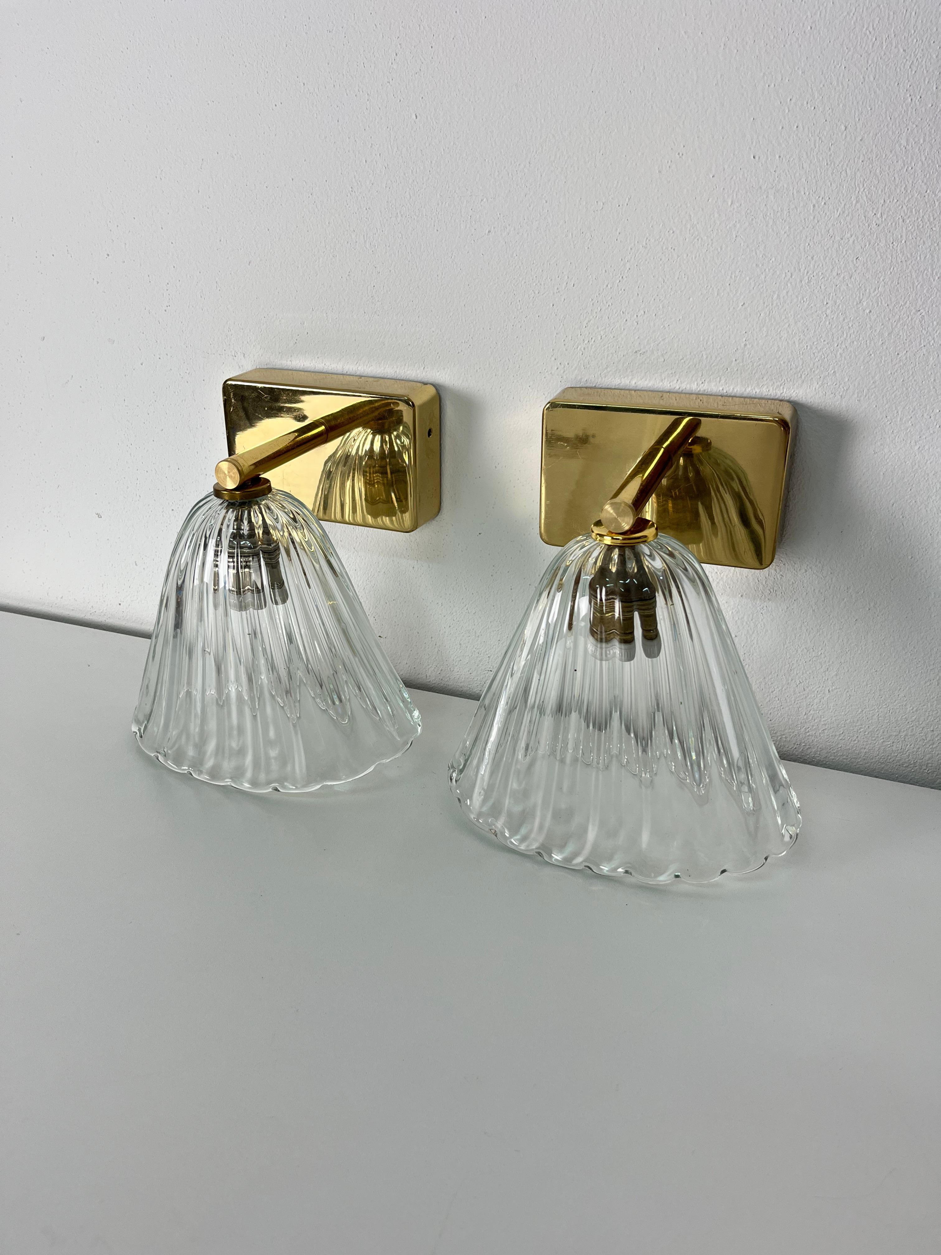 Juego de 3 apliques de latón y cristal de Murano atribuido a Barovier & Toso, años 50 en venta 6