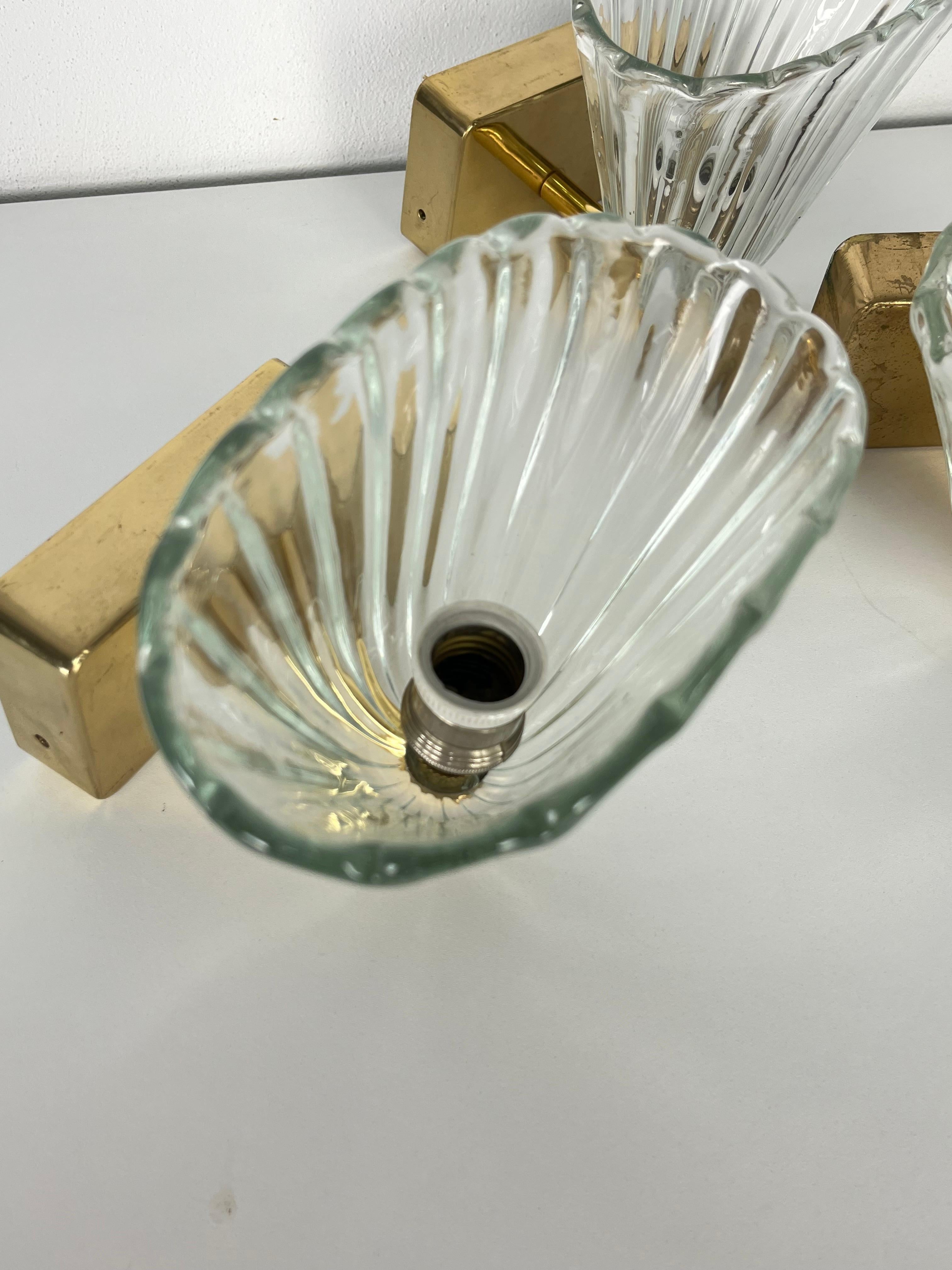 Juego de 3 apliques de latón y cristal de Murano atribuido a Barovier & Toso, años 50 en Bueno estado para la venta en Palermo, IT