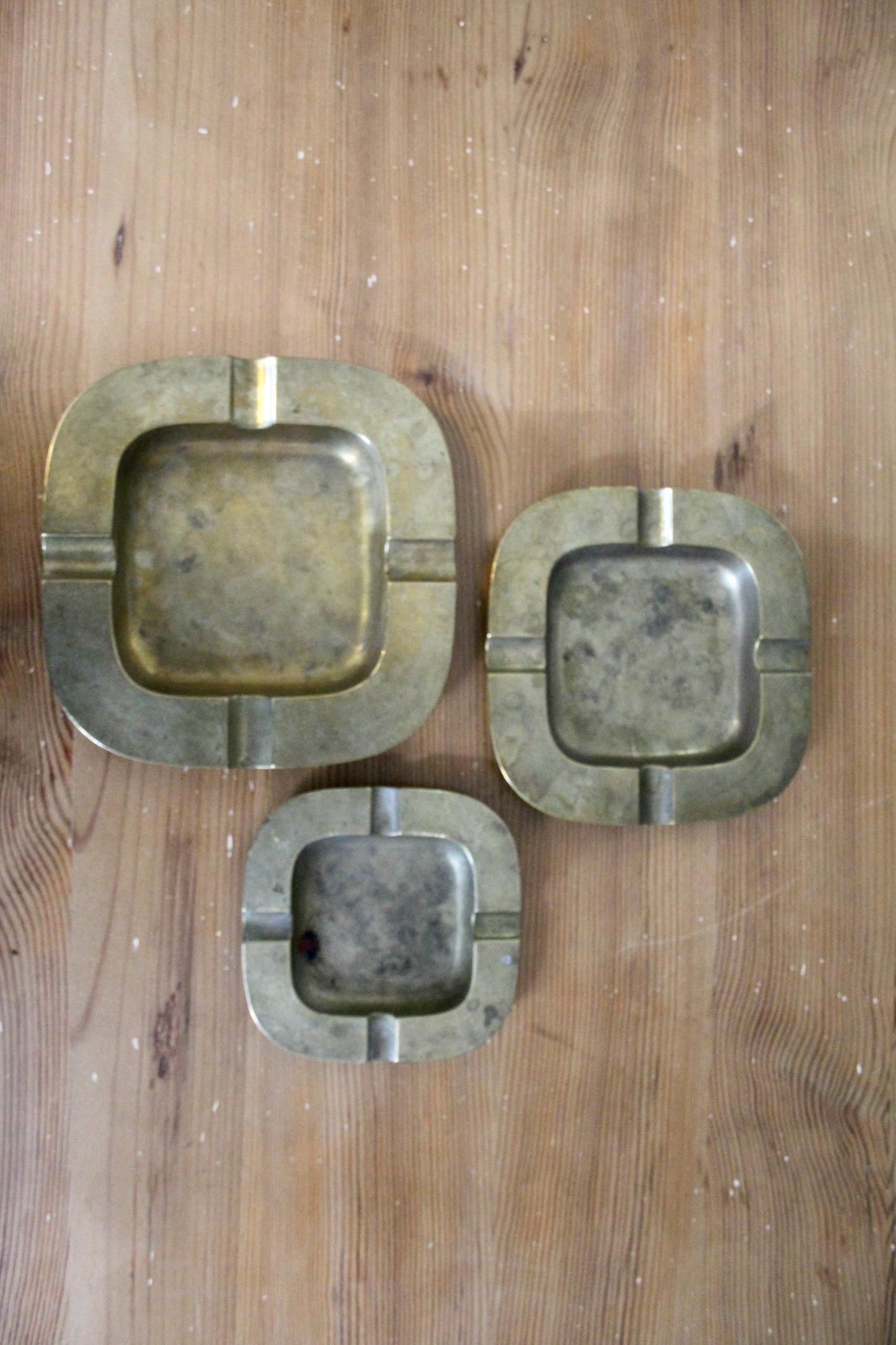 set of 3 brass ashtray (Ende des 20. Jahrhunderts) im Angebot