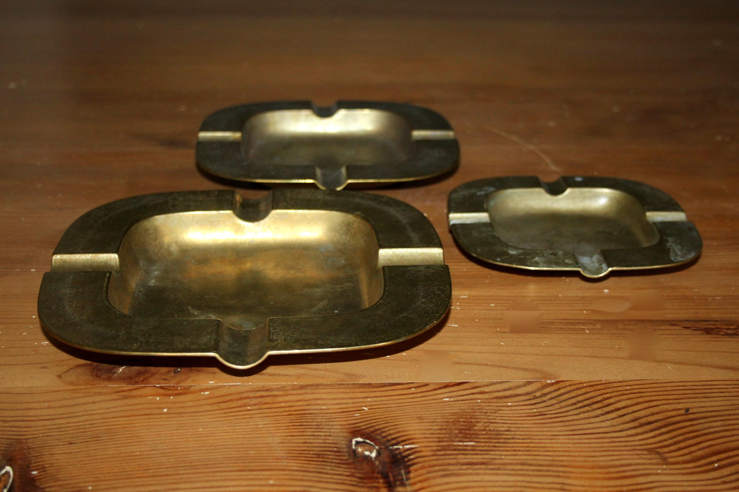 set of 3 brass ashtray (Messing) im Angebot
