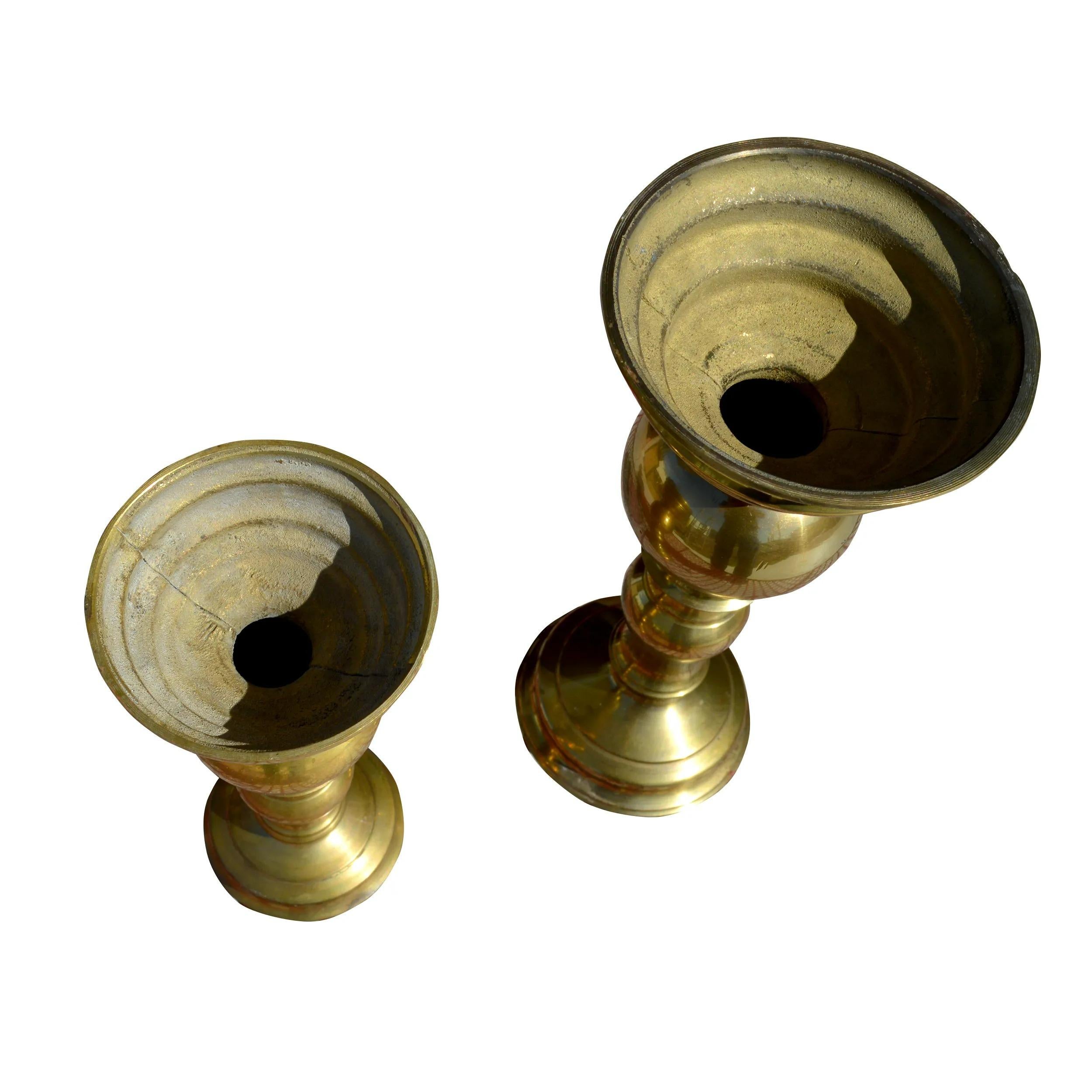 Set di 3 portacandele in ottone di varie dimensioni in vendita 1