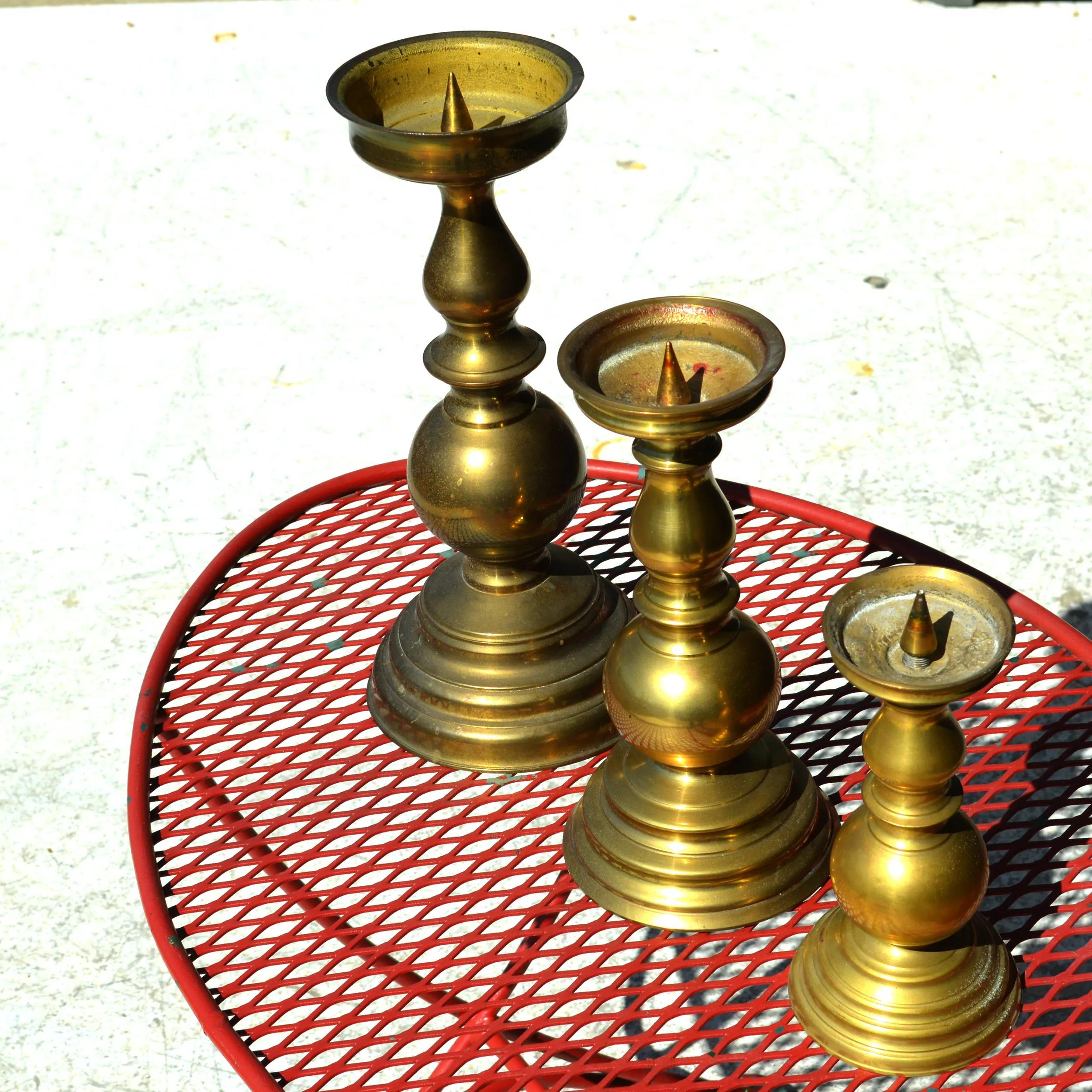 Set di 3 portacandele in ottone di varie dimensioni in vendita 2