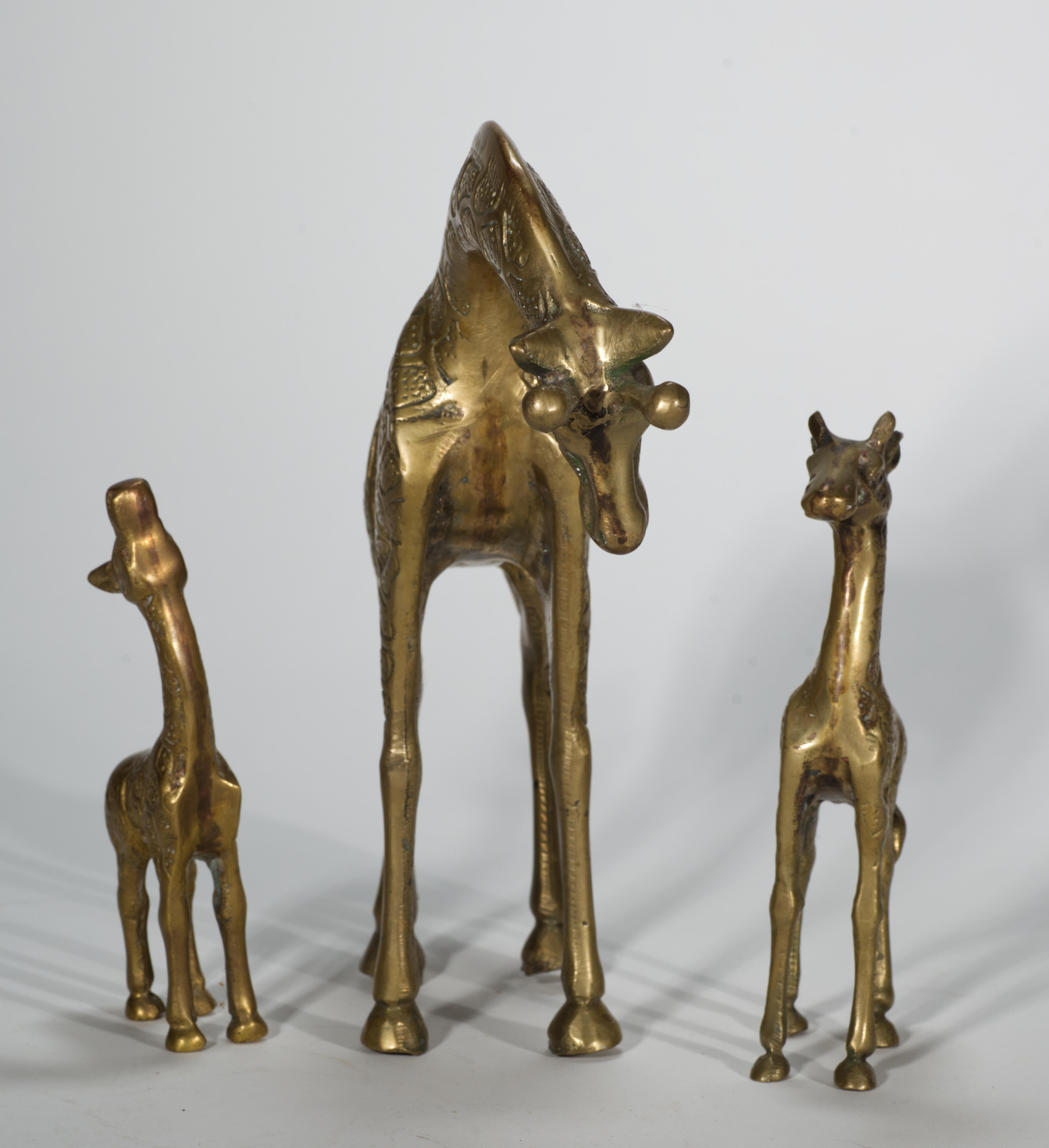 Americano Set di 3 statuette di giraffa in ottone, Mid Century Modern set #1 in vendita