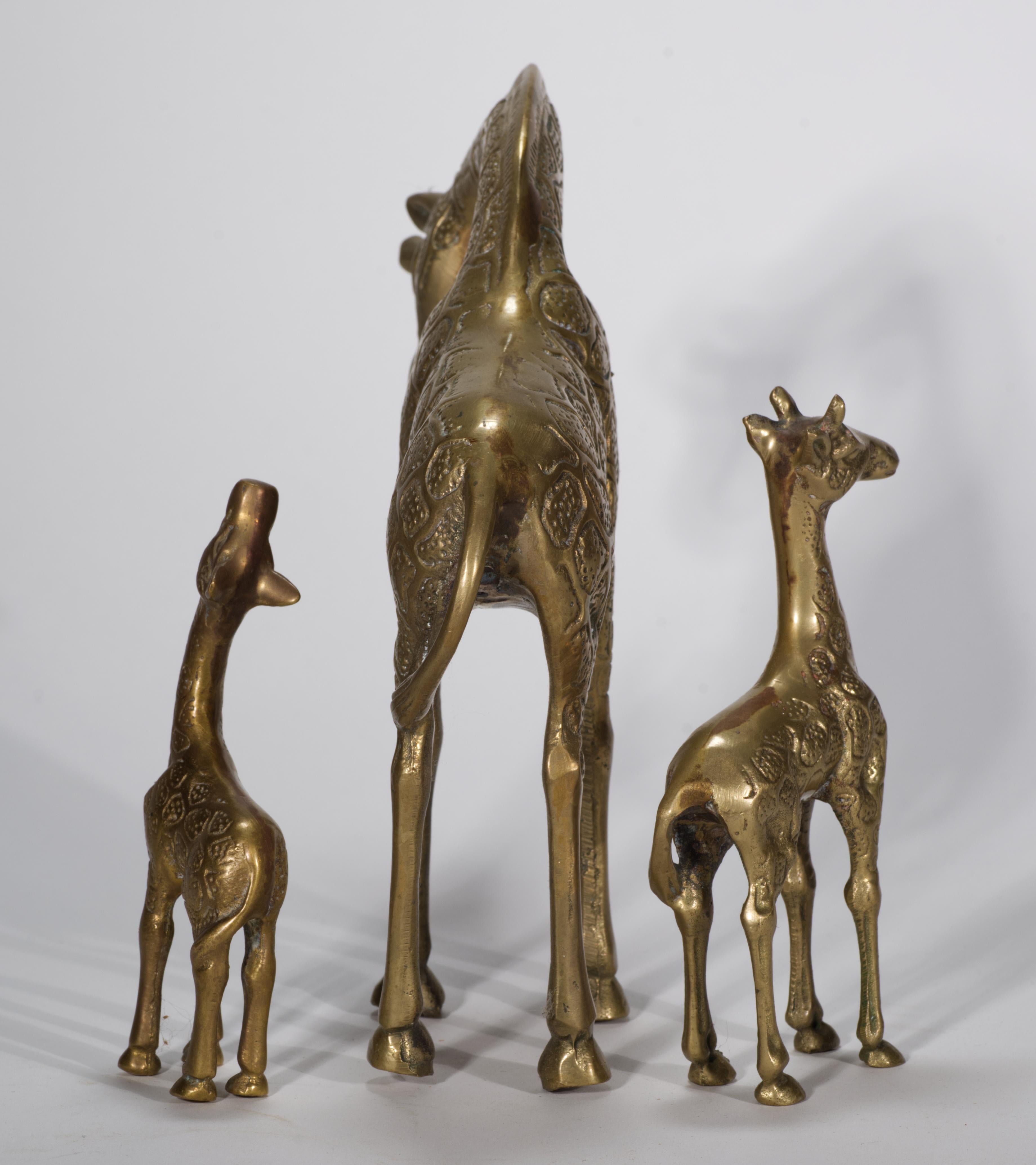 Calco Set di 3 statuette di giraffa in ottone, Mid Century Modern set #1 in vendita