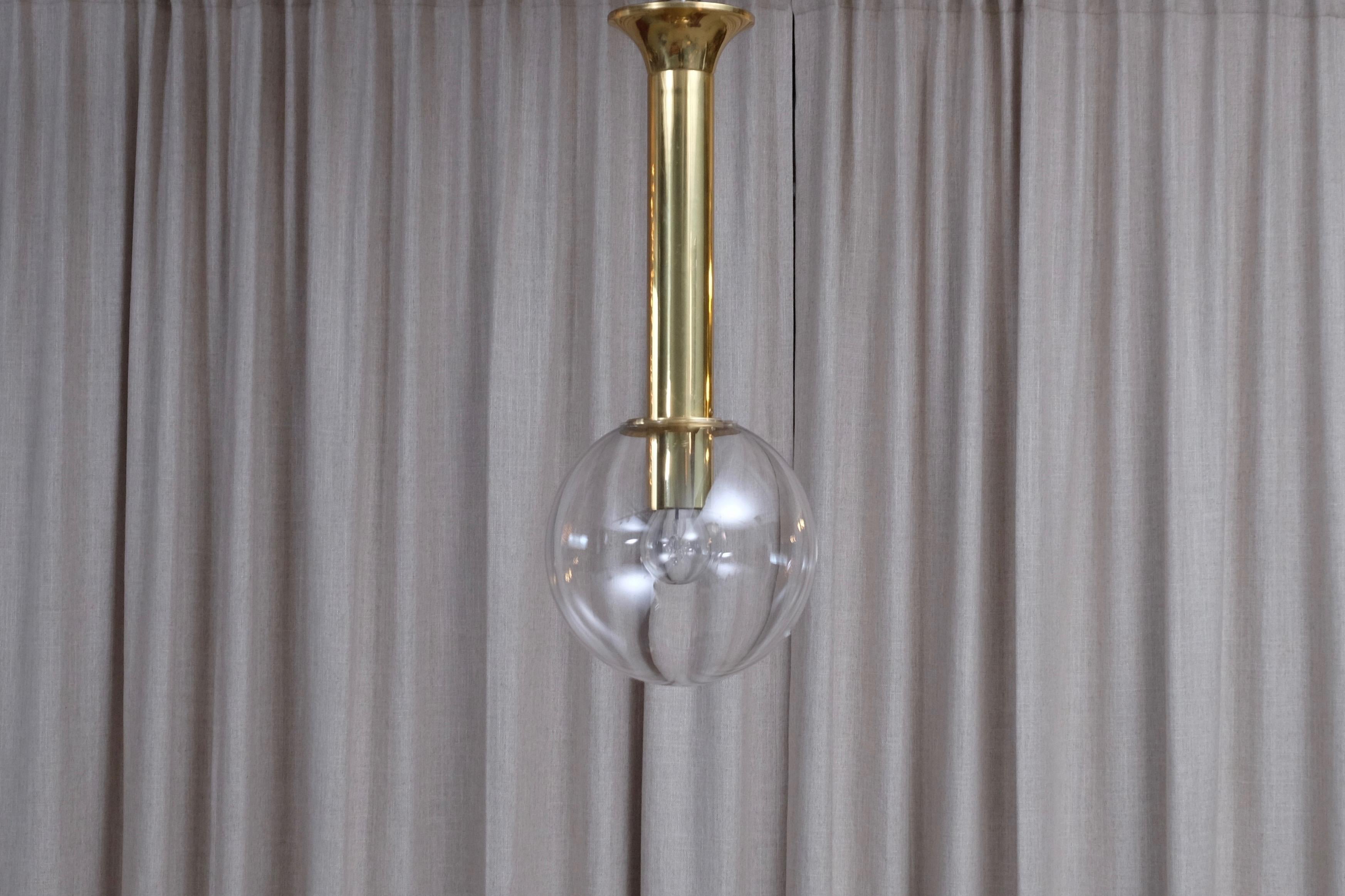 Set di 3 pendenti in ottone e vetro, anni '70 In condizioni buone in vendita a Stockholm, SE